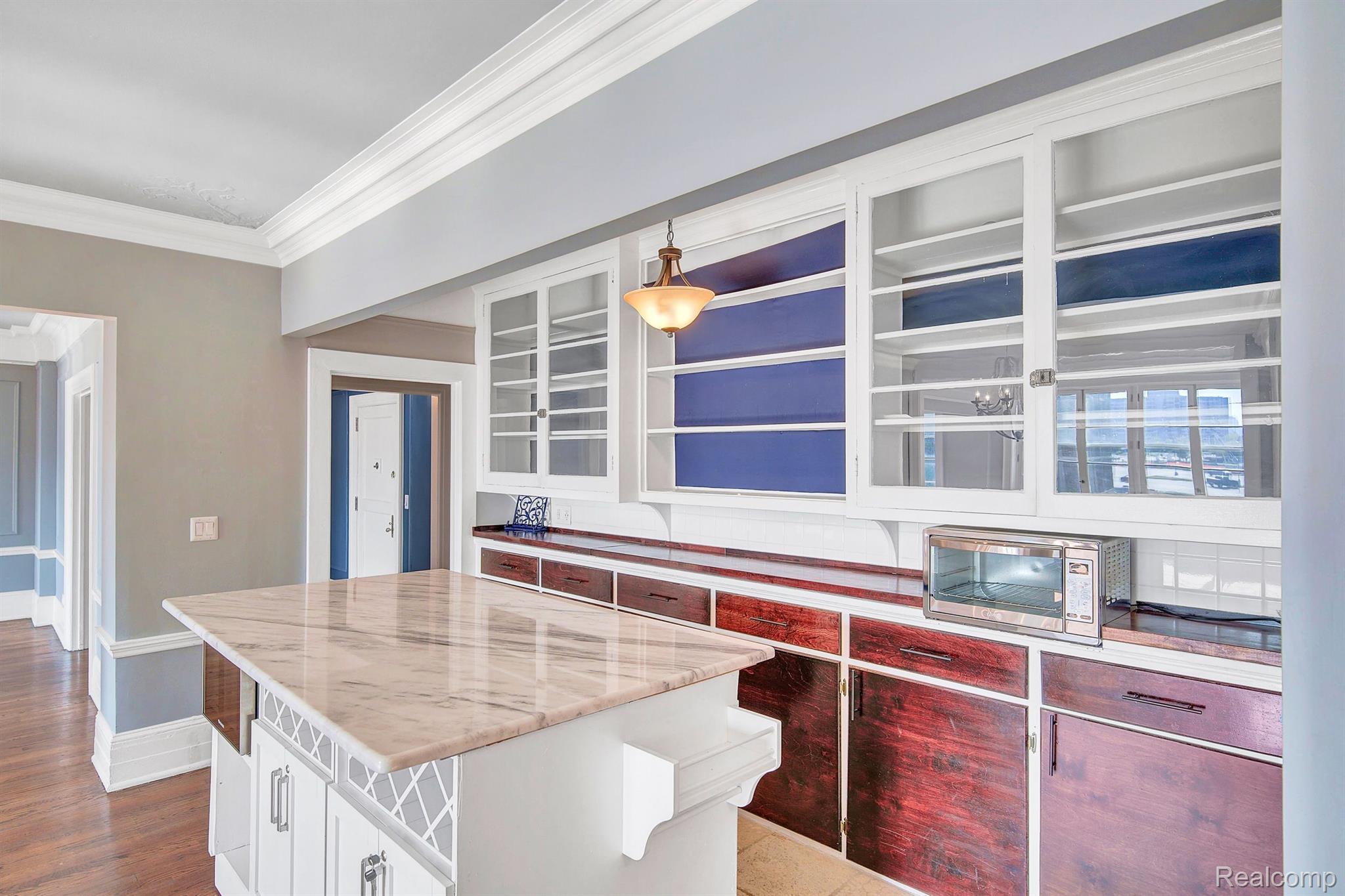 8120 E JEFFERSON Avenue Unit # 2F