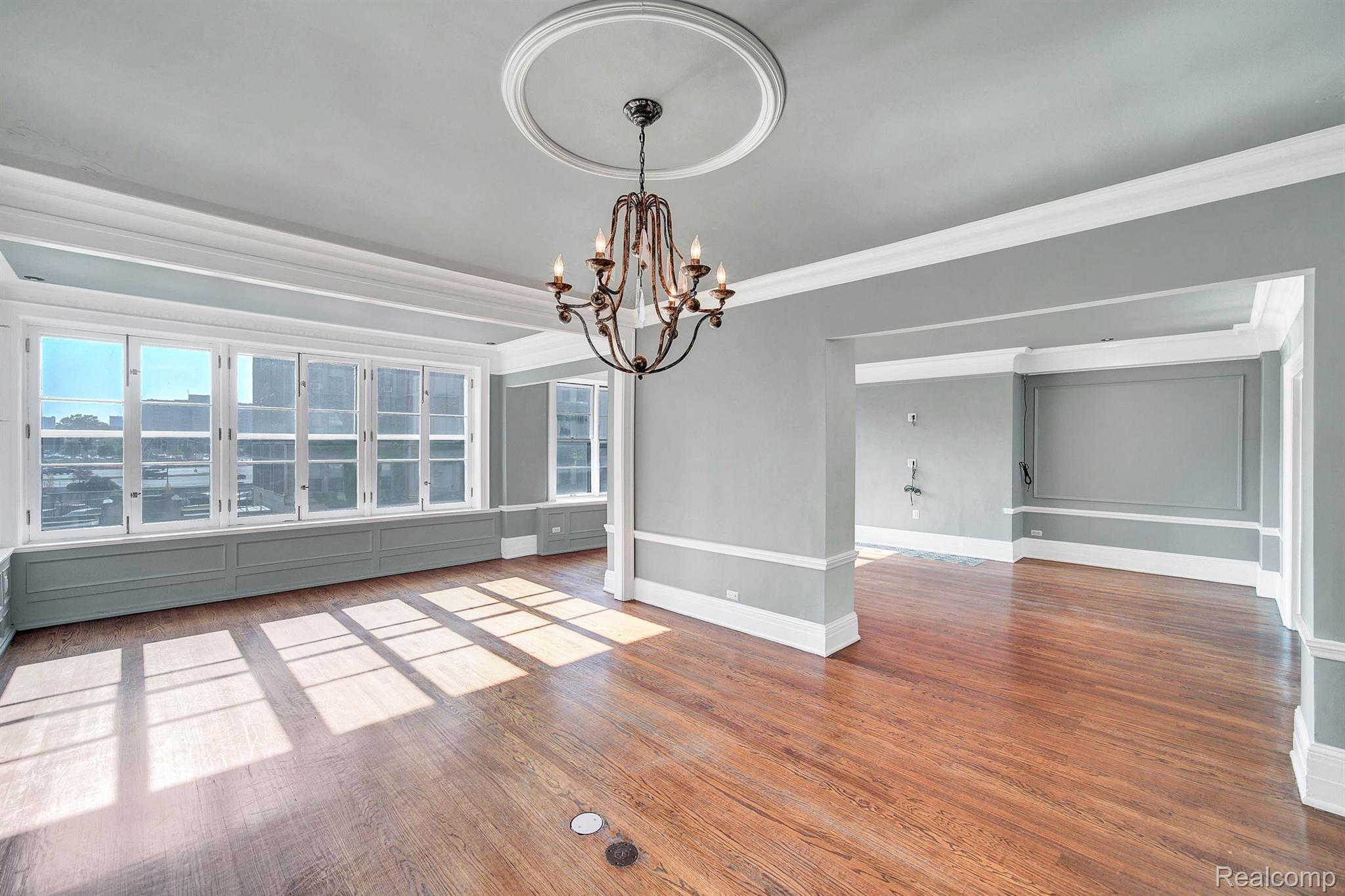 8120 E JEFFERSON Avenue Unit # 2F