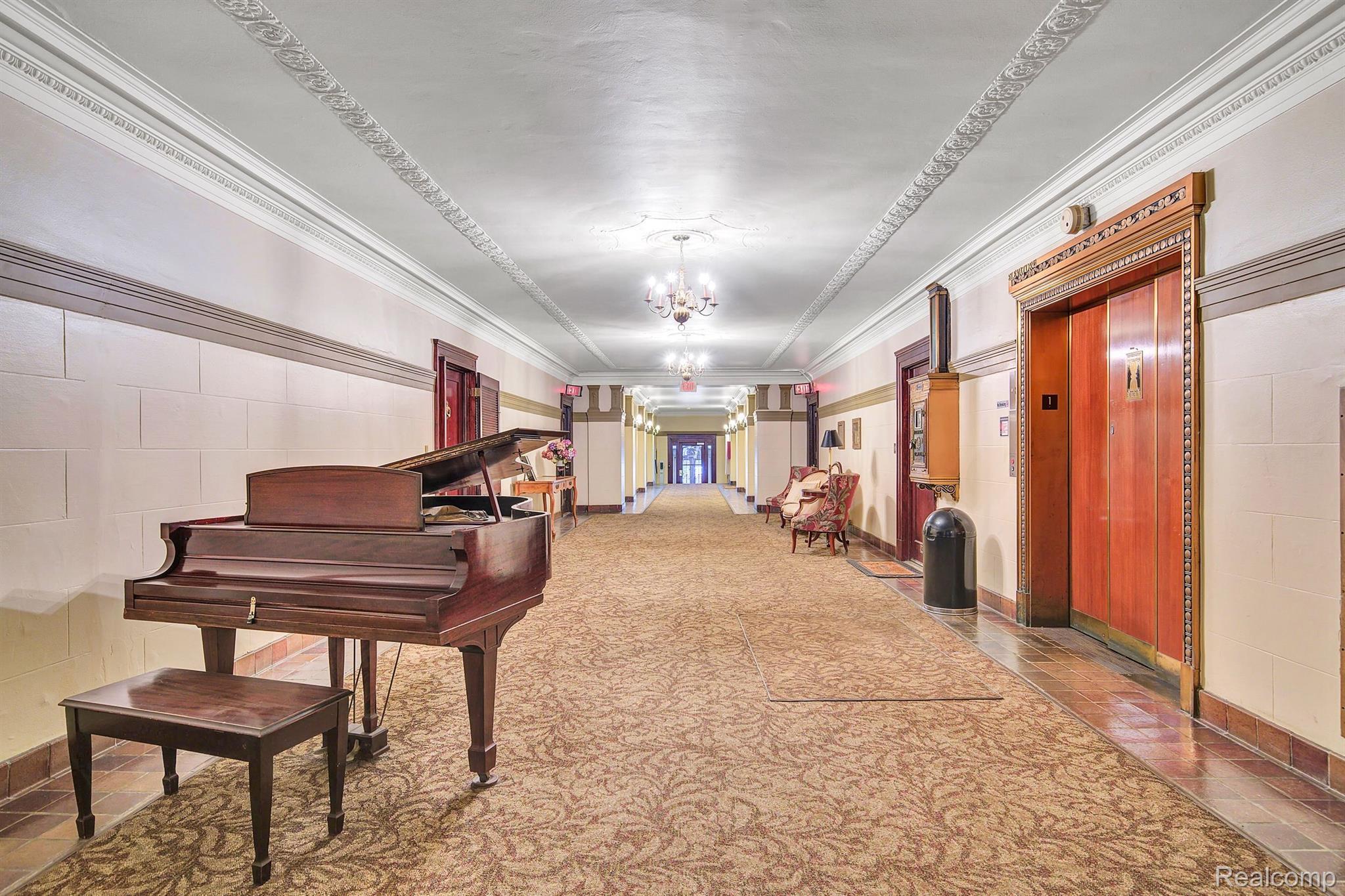 8120 E JEFFERSON Avenue Unit # 2F