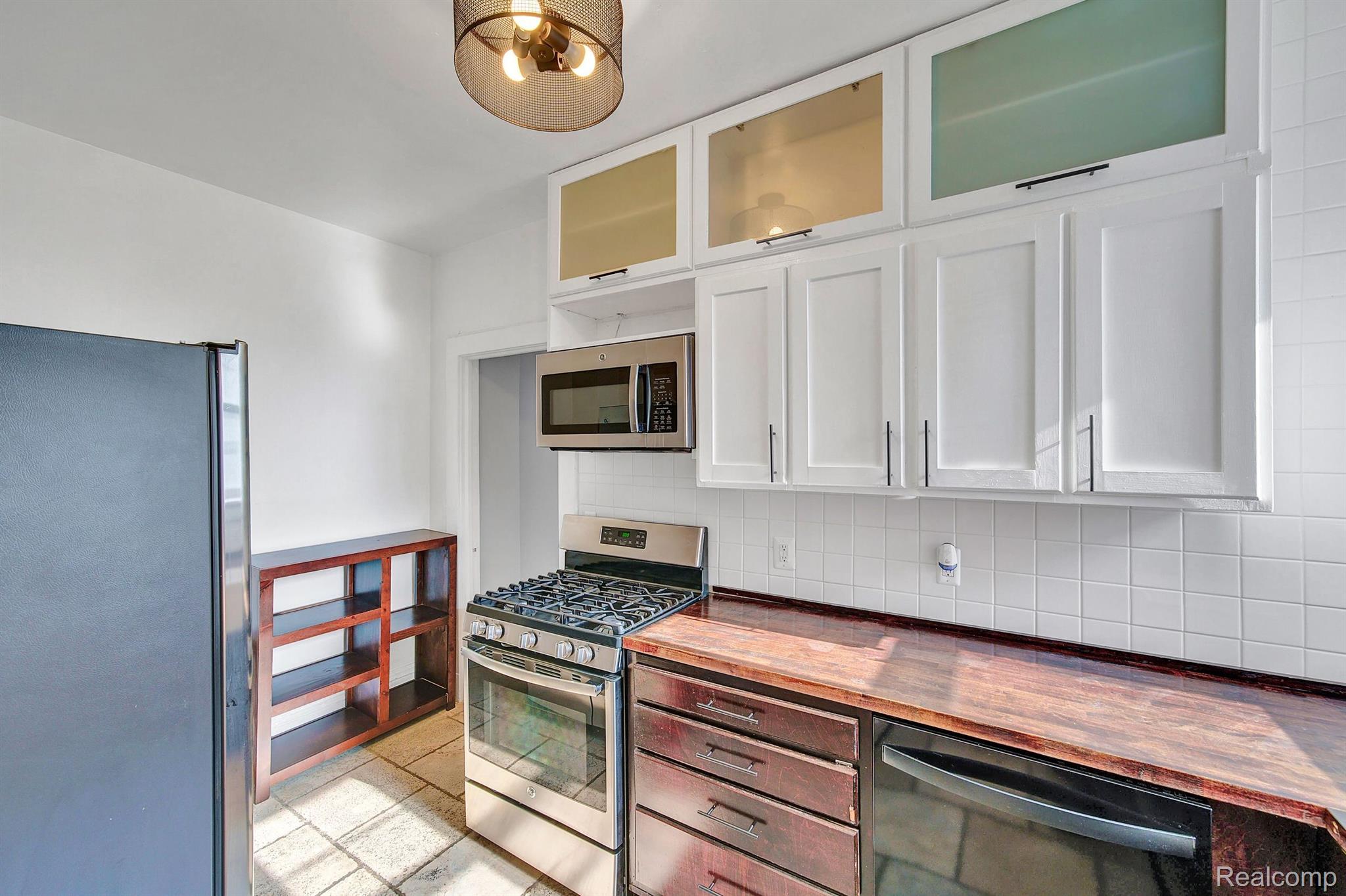 8120 E JEFFERSON Avenue Unit # 2F