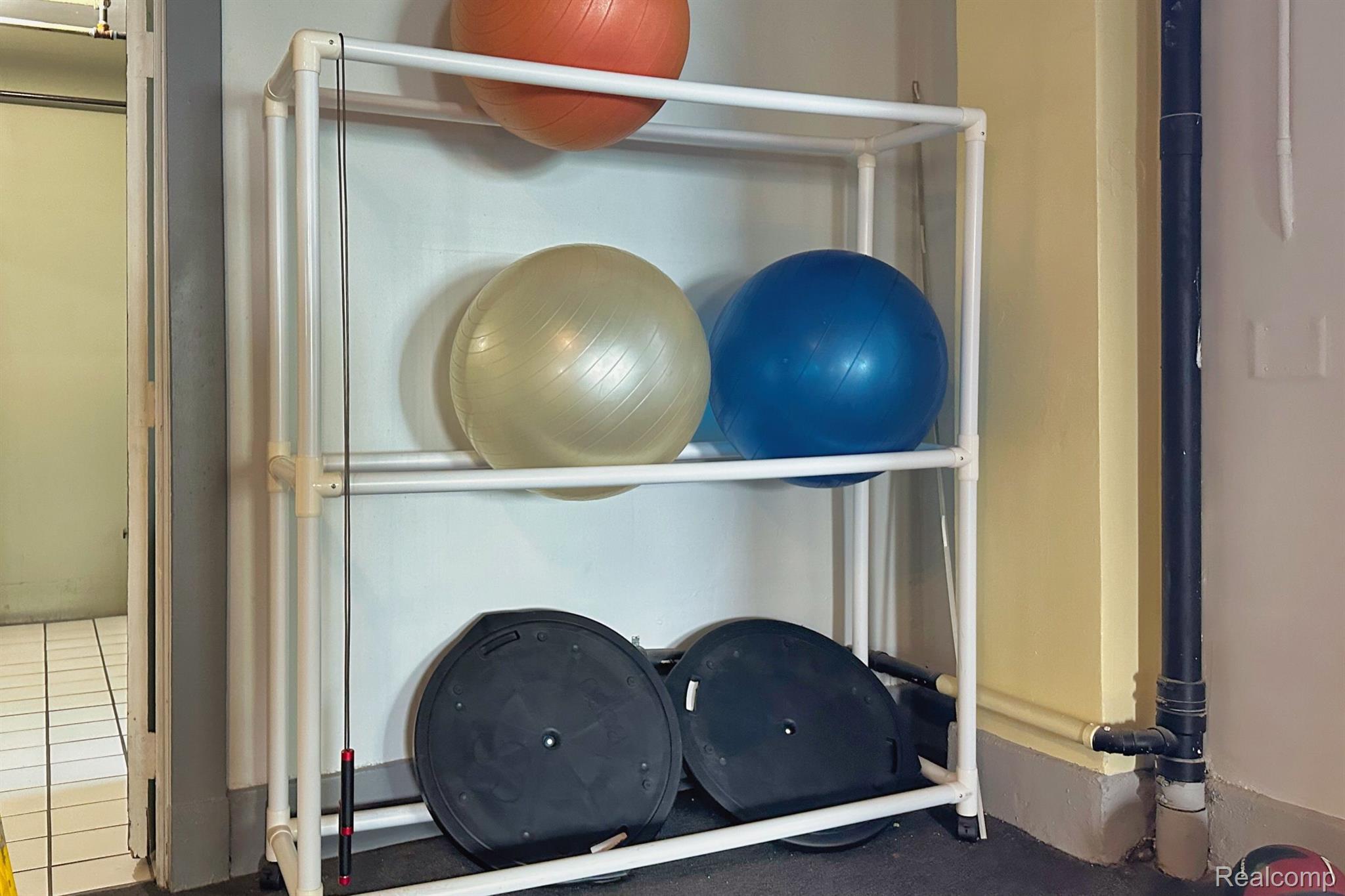 8120 E JEFFERSON Avenue Unit # 2F