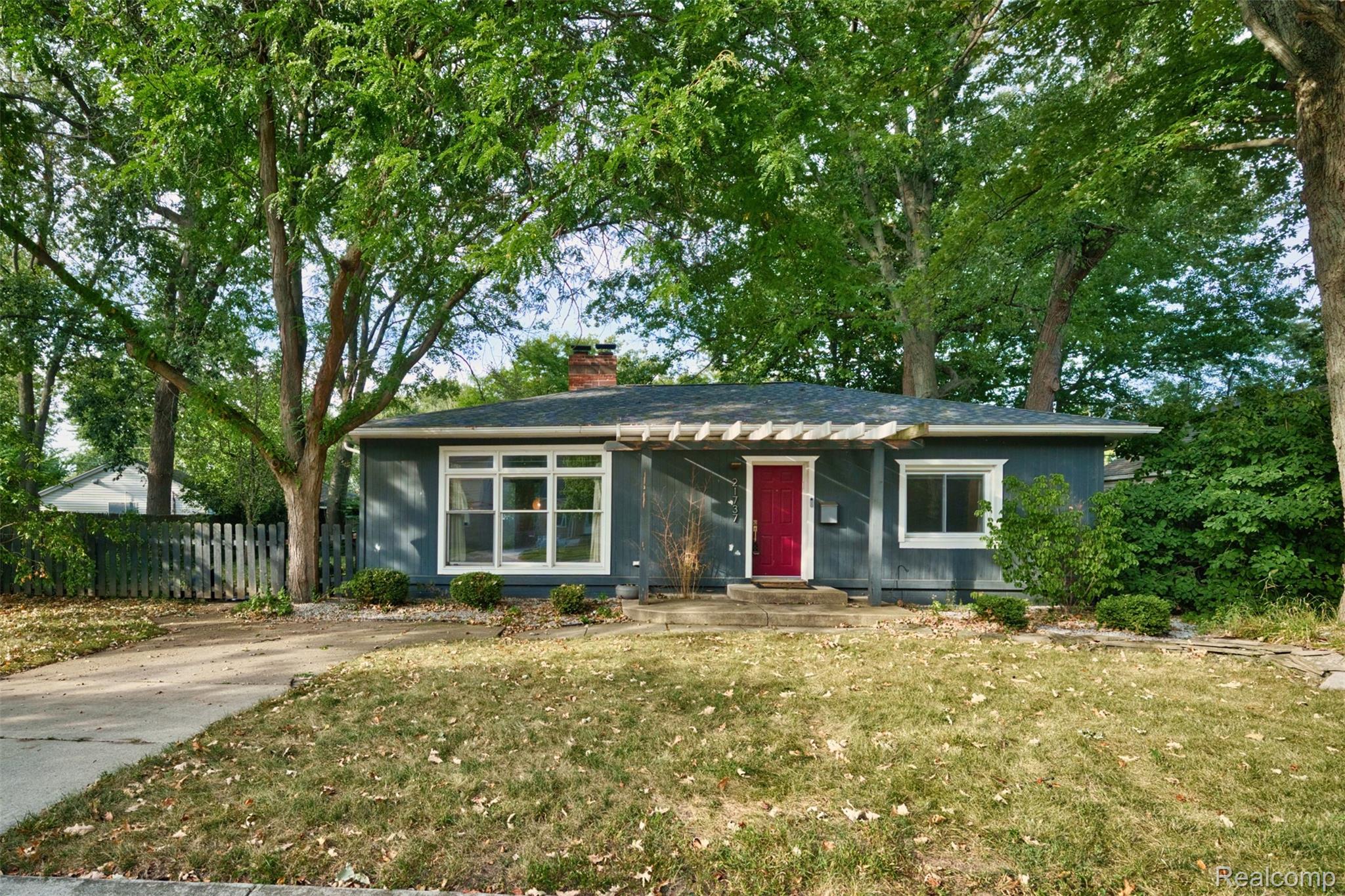 21737 Roslyn Road