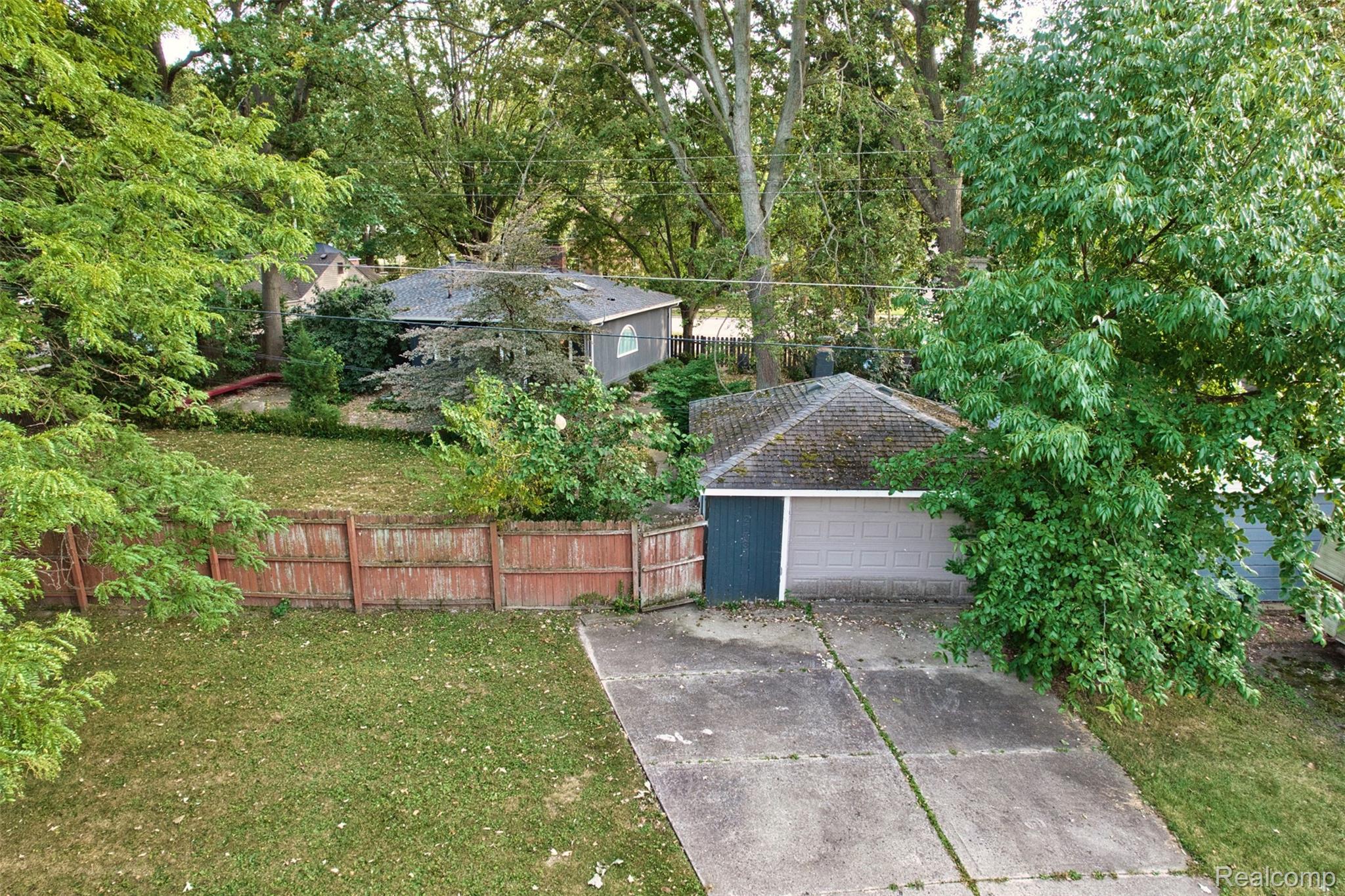 21737 Roslyn Road