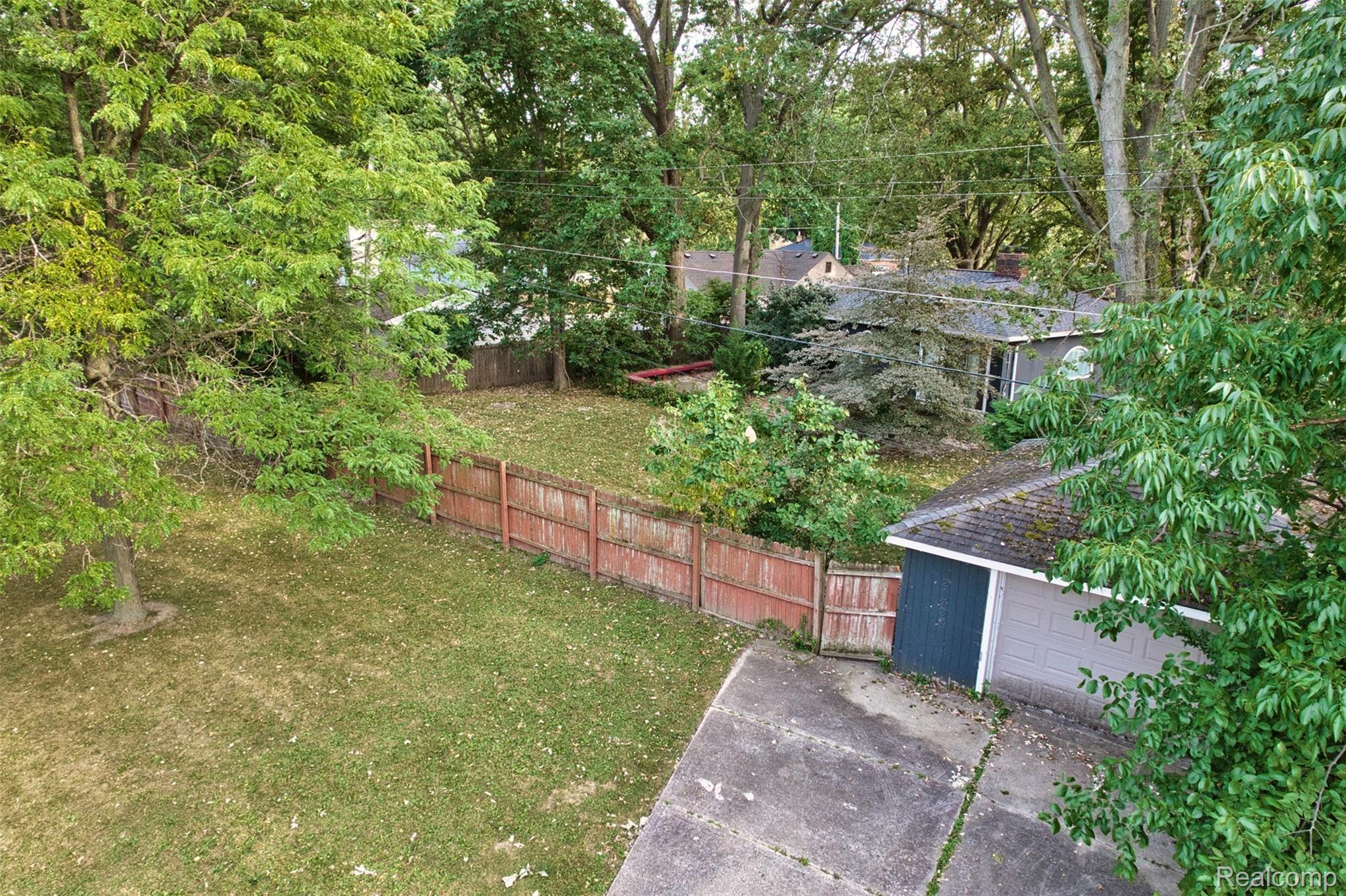 21737 Roslyn Road