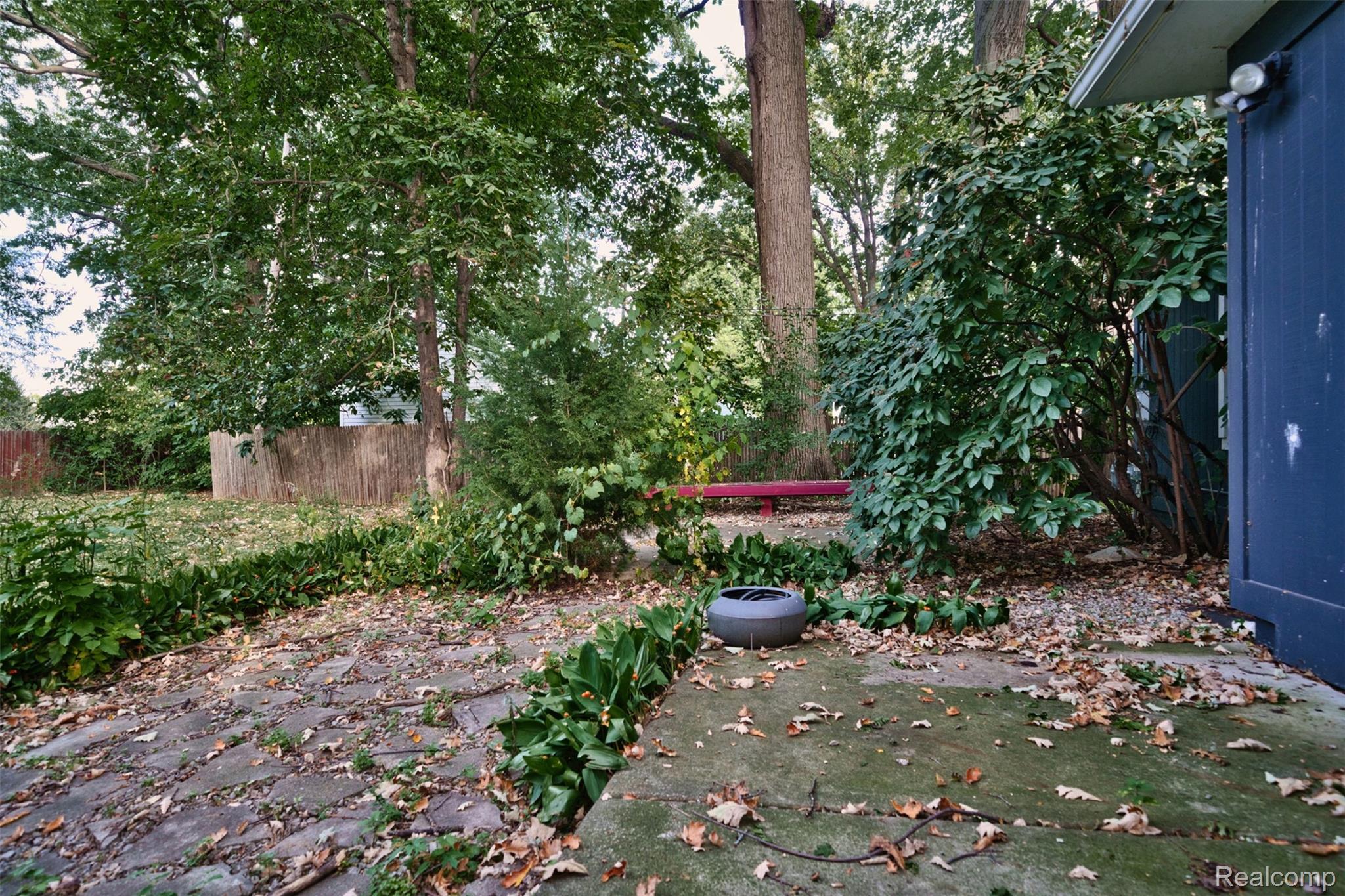 21737 Roslyn Road