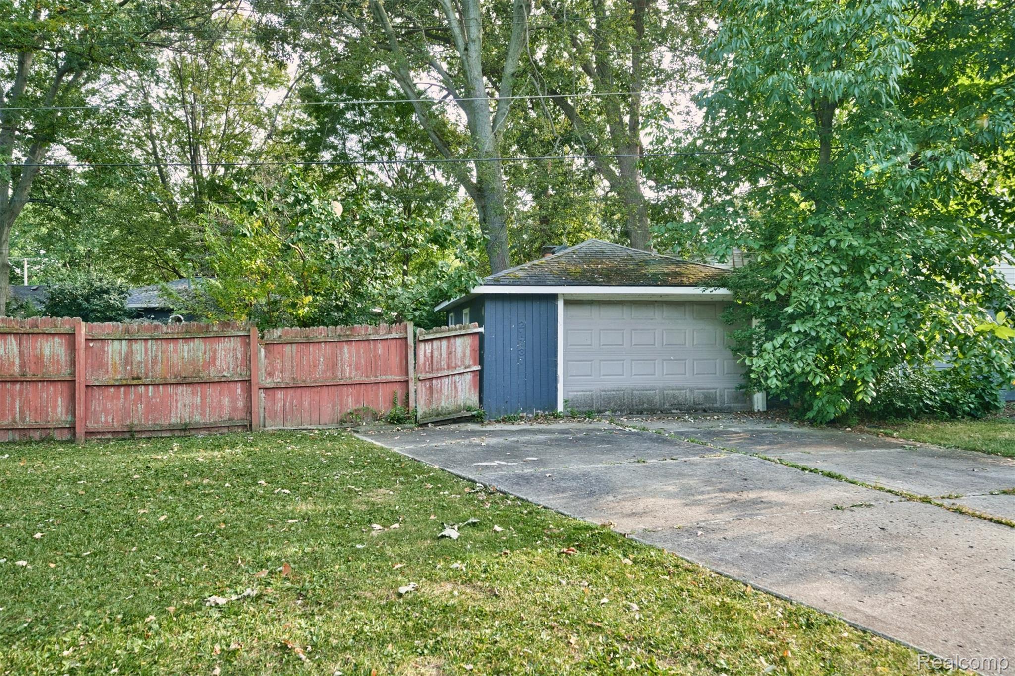21737 Roslyn Road