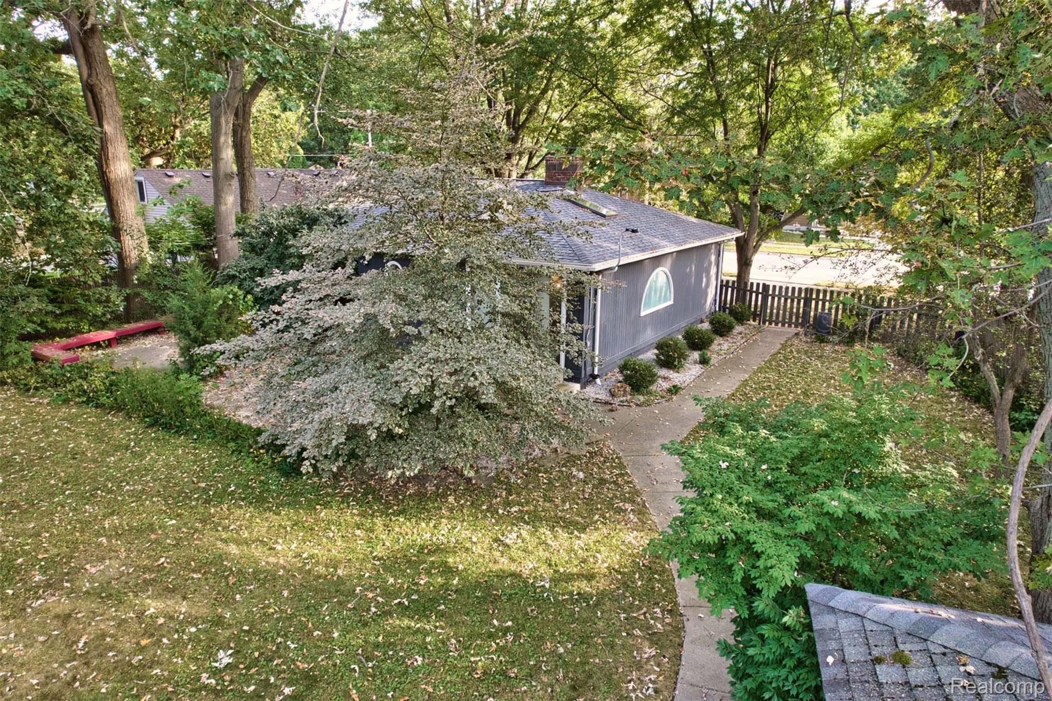 21737 Roslyn Road