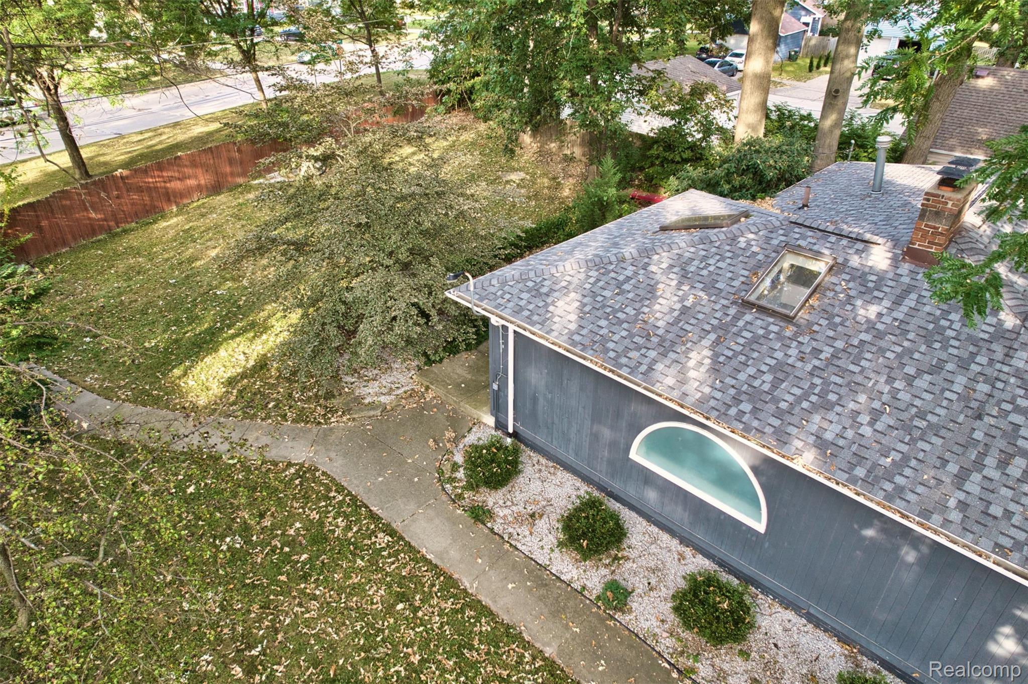 21737 Roslyn Road