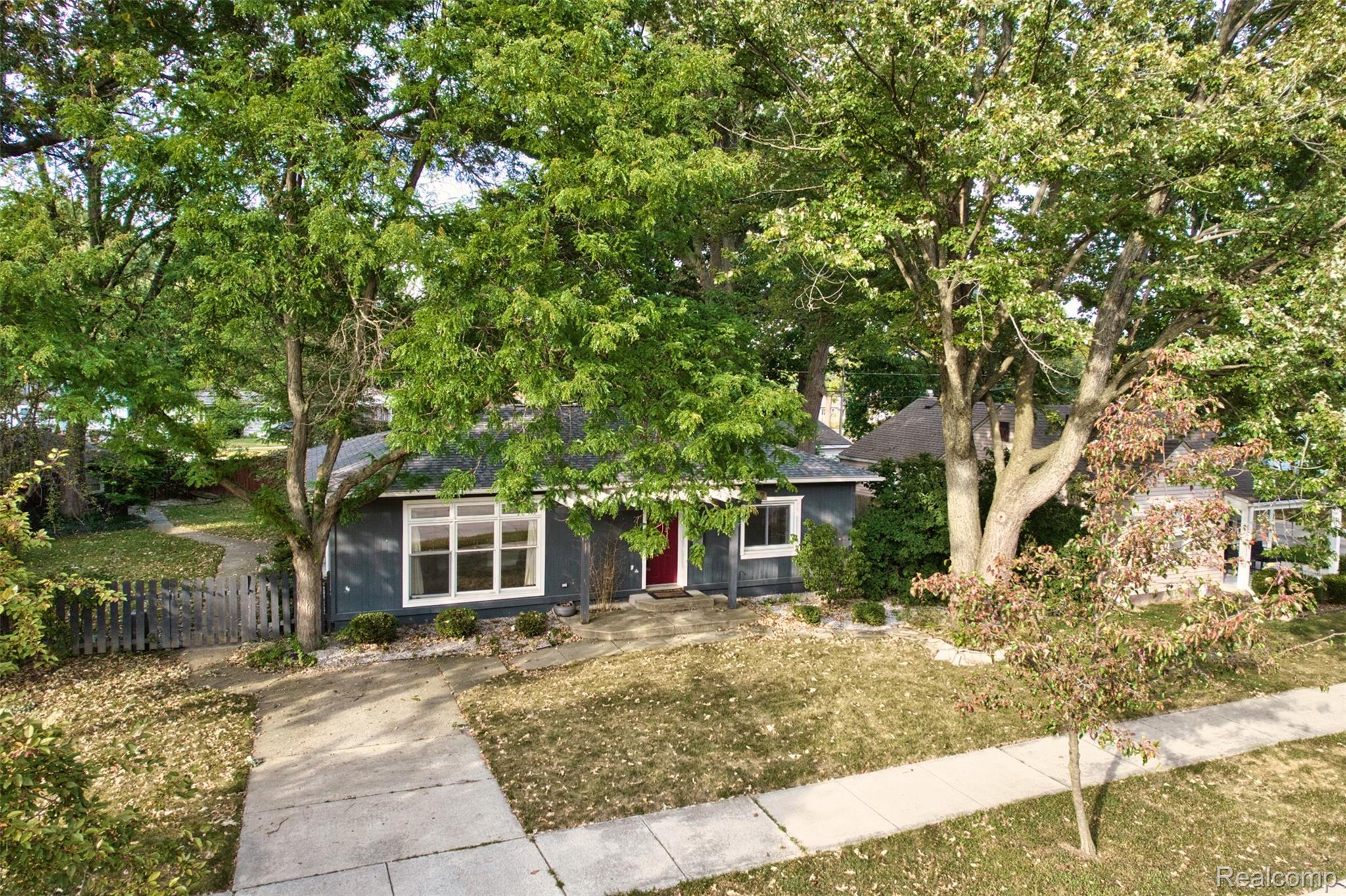 21737 Roslyn Road