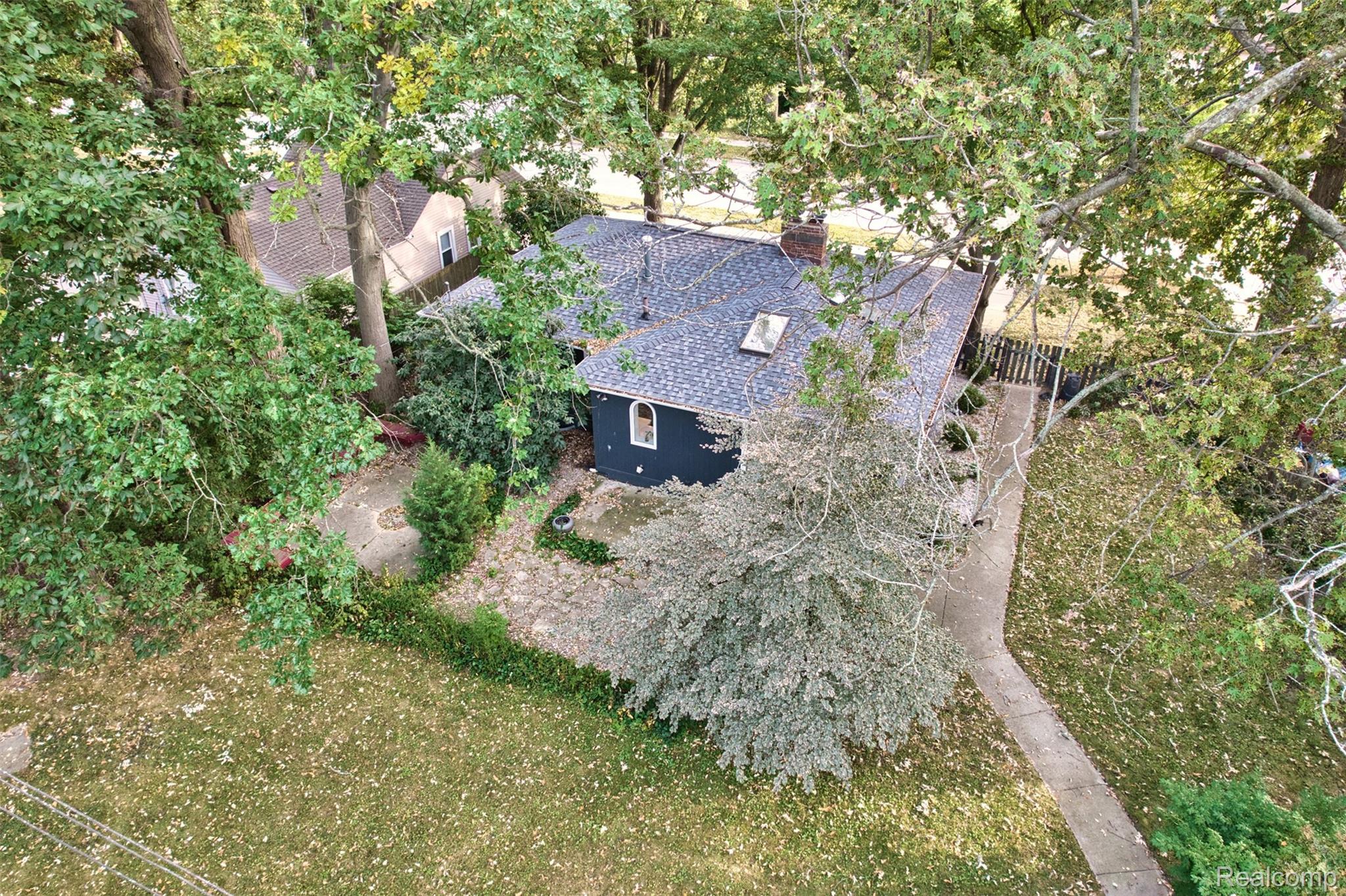 21737 Roslyn Road
