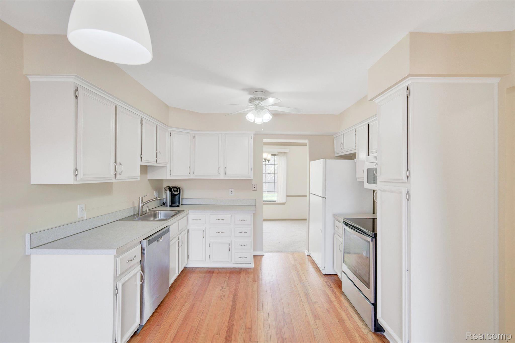 26824 SUMMERDALE Drive