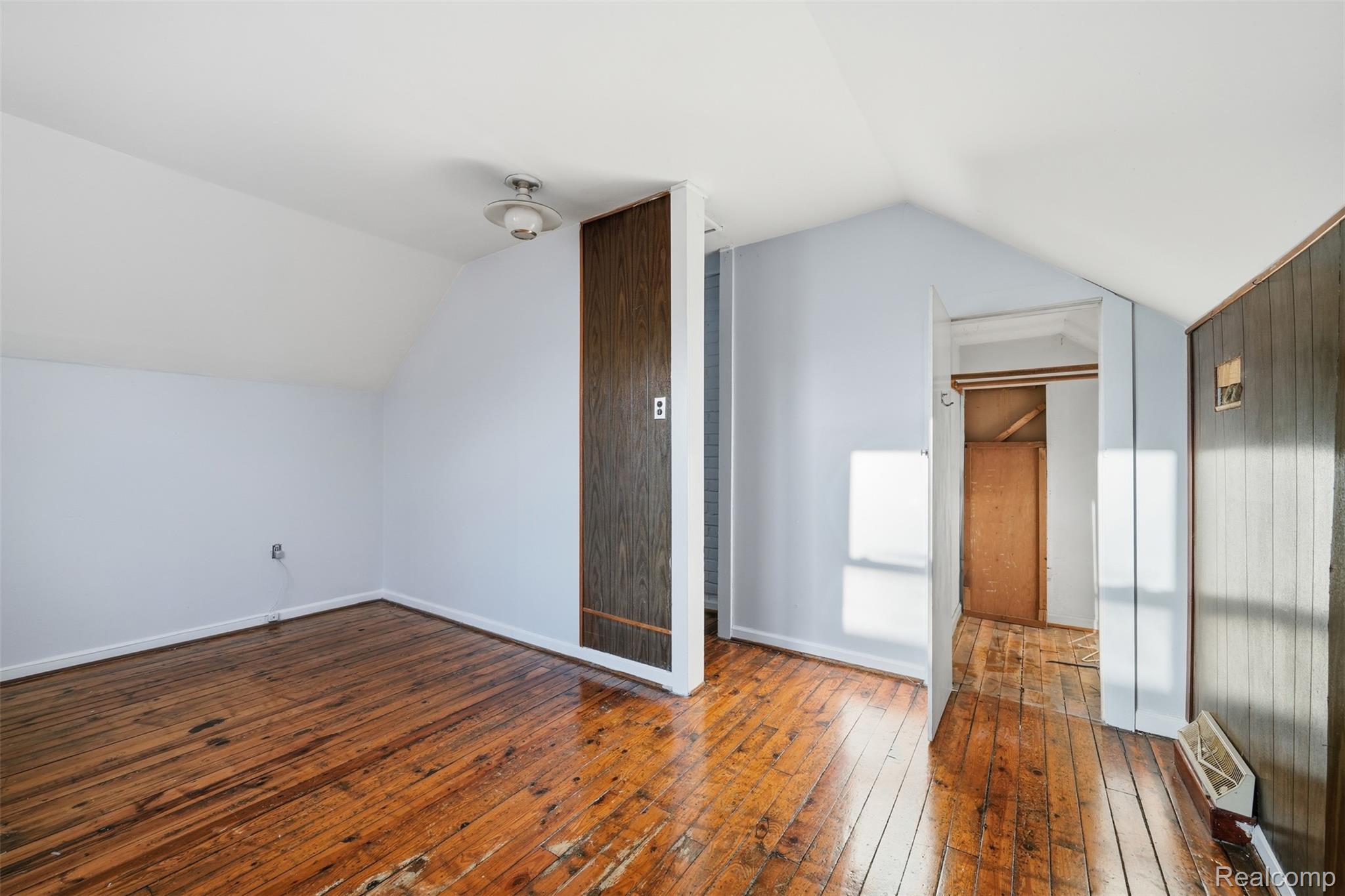 1709 S Deacon Street