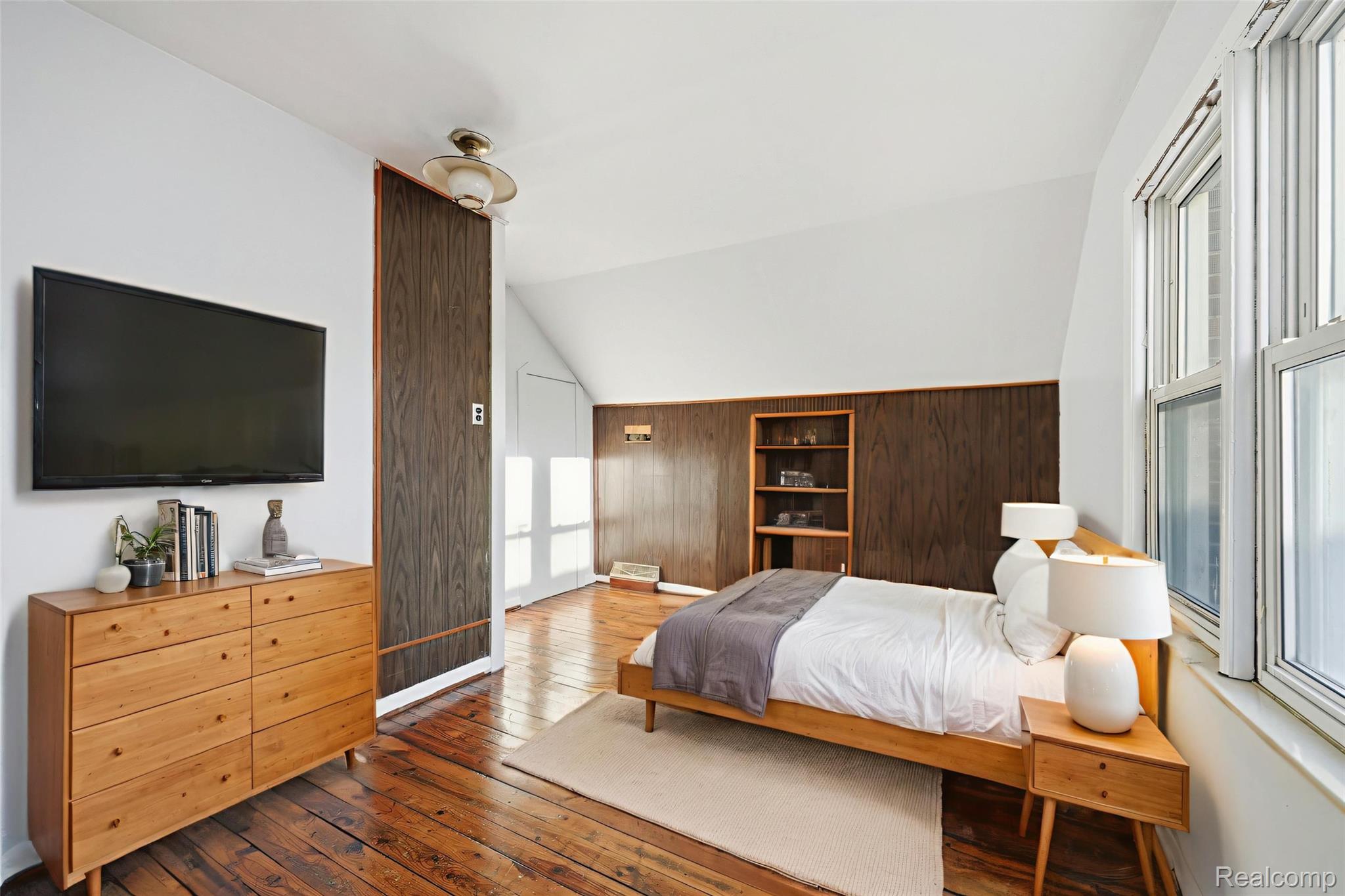 1709 S Deacon Street