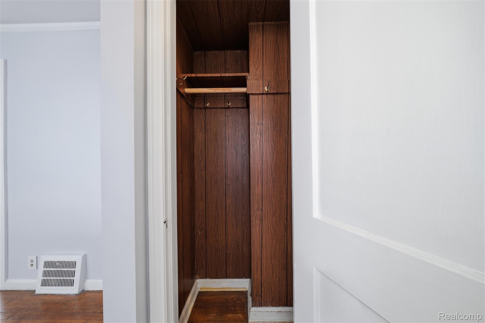 1709 S Deacon Street