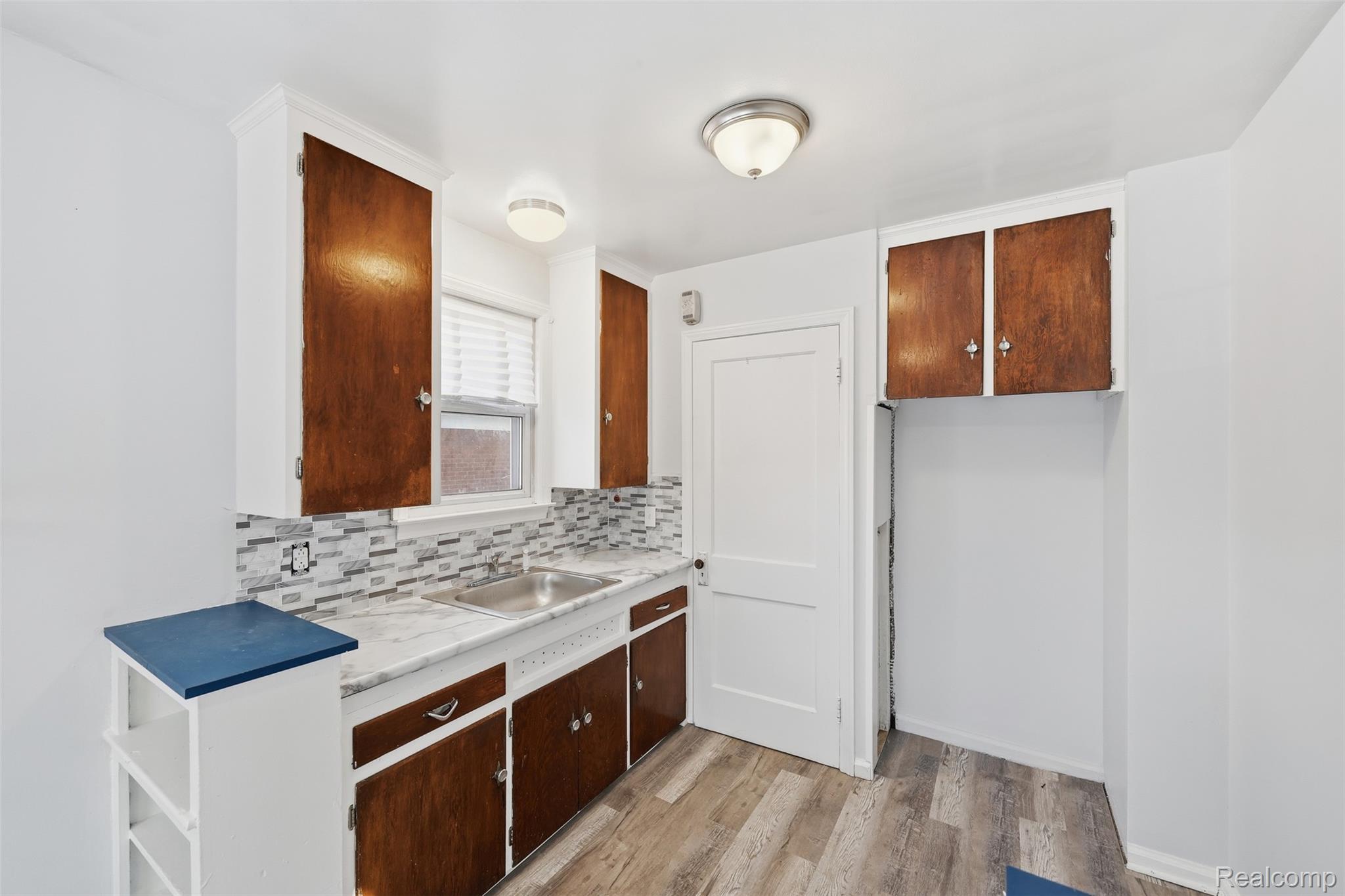 1709 S Deacon Street