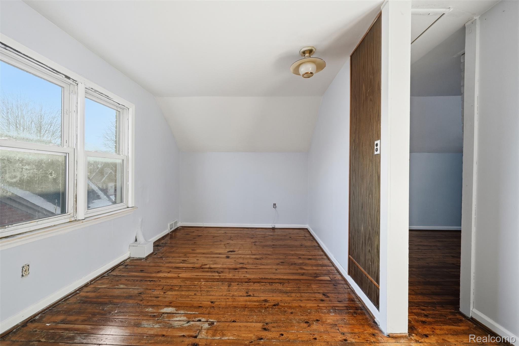 1709 S Deacon Street