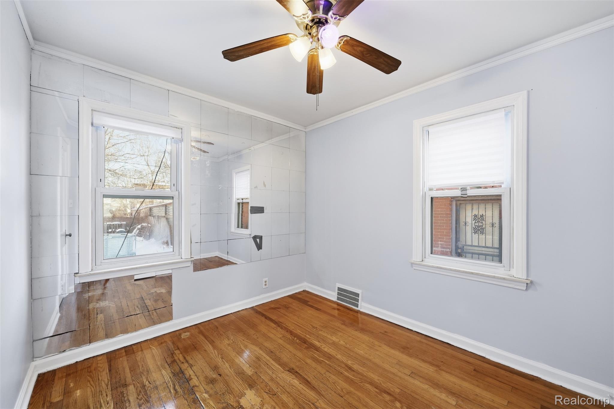 1709 S Deacon Street