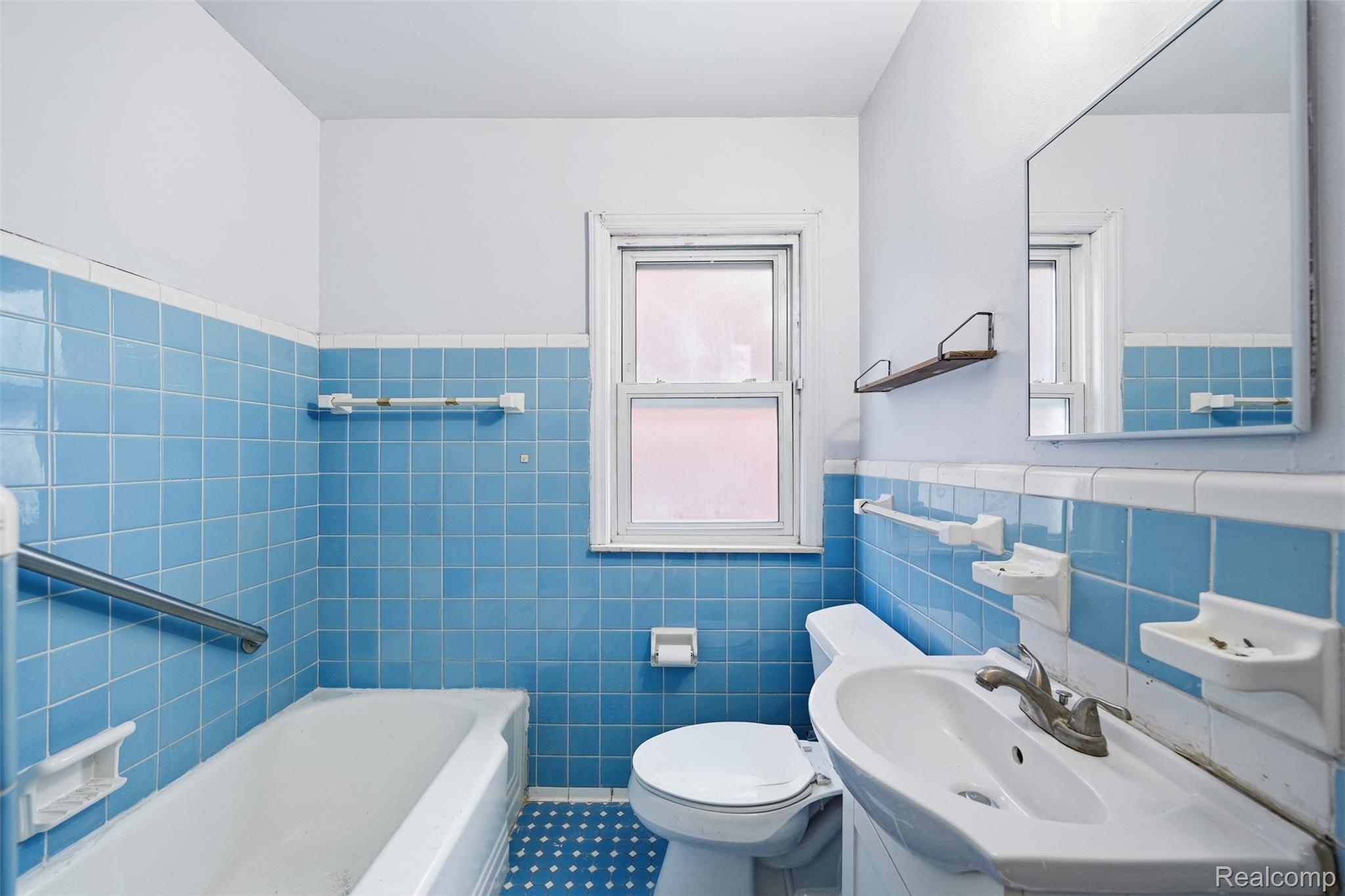 1709 S Deacon Street