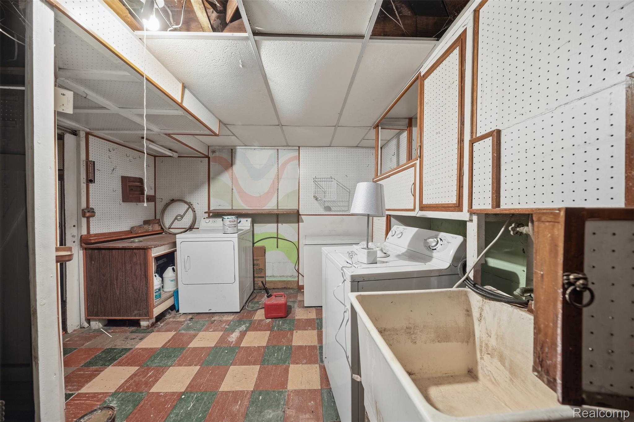 1709 S Deacon Street