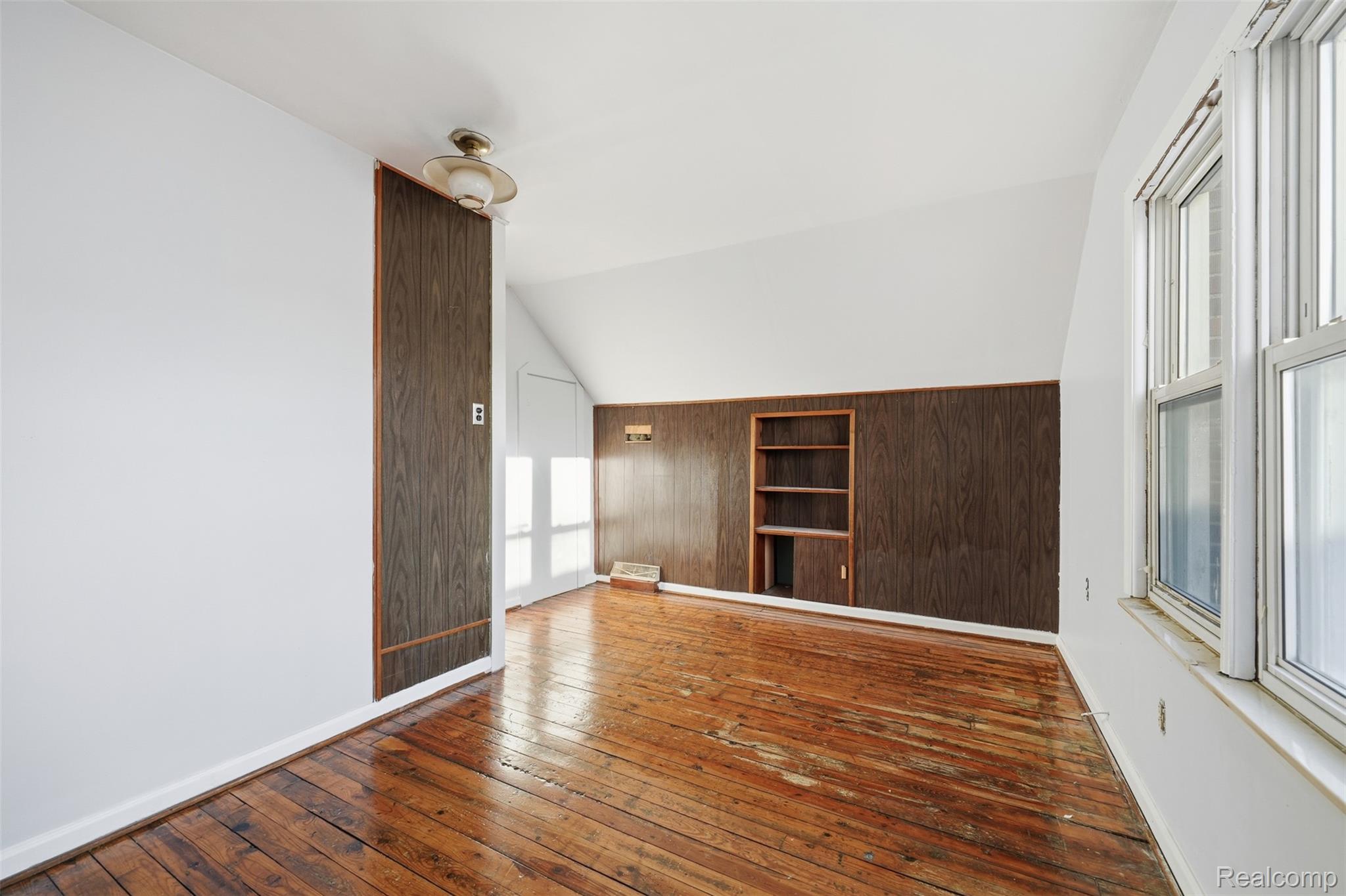 1709 S Deacon Street