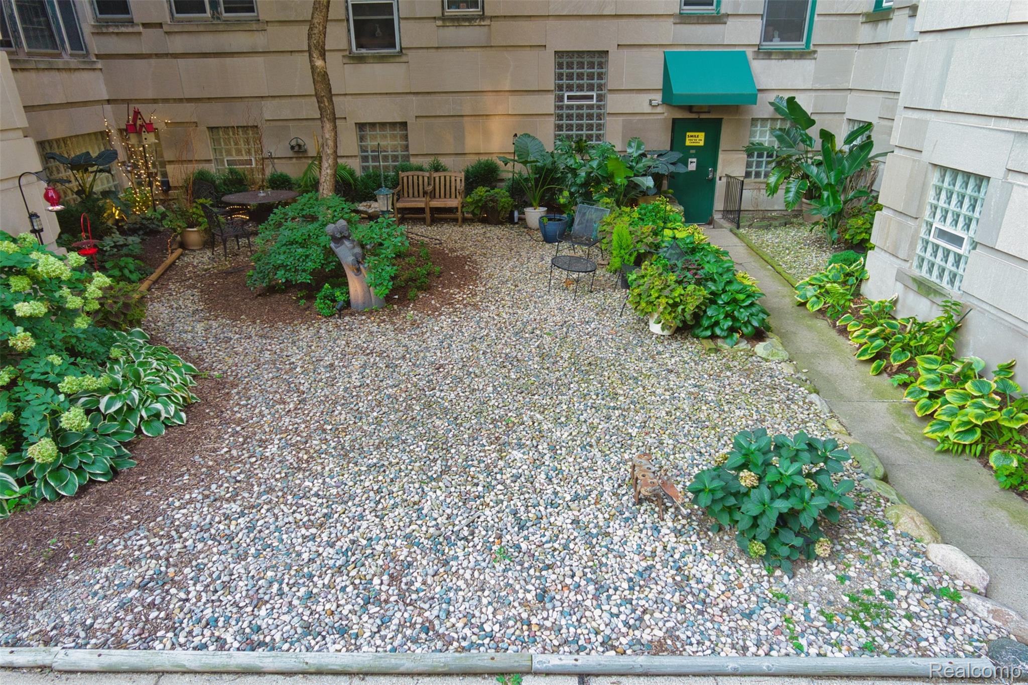 8120 E Jefferson Avenue 1B1