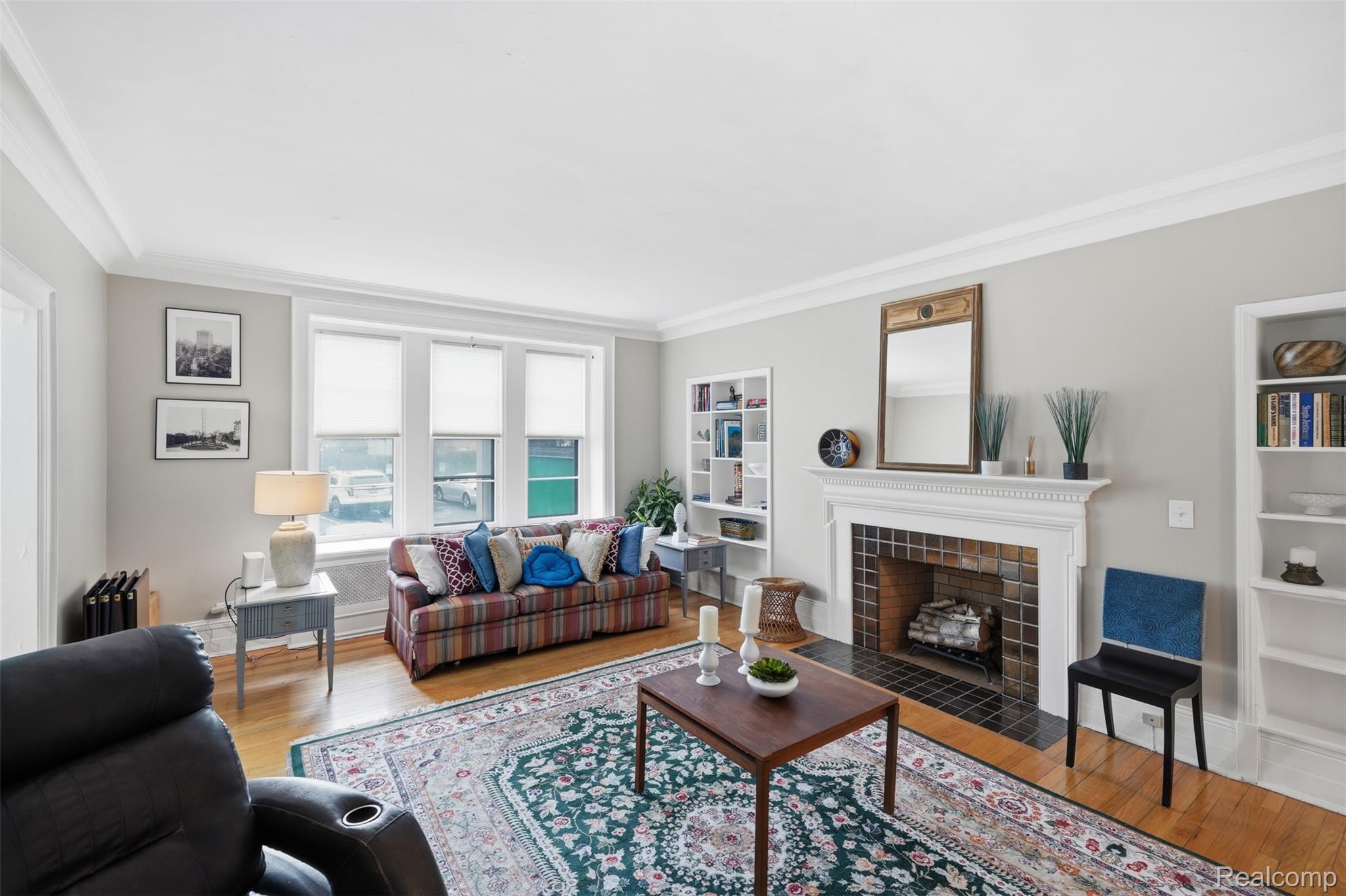 8120 E Jefferson Avenue 1B1