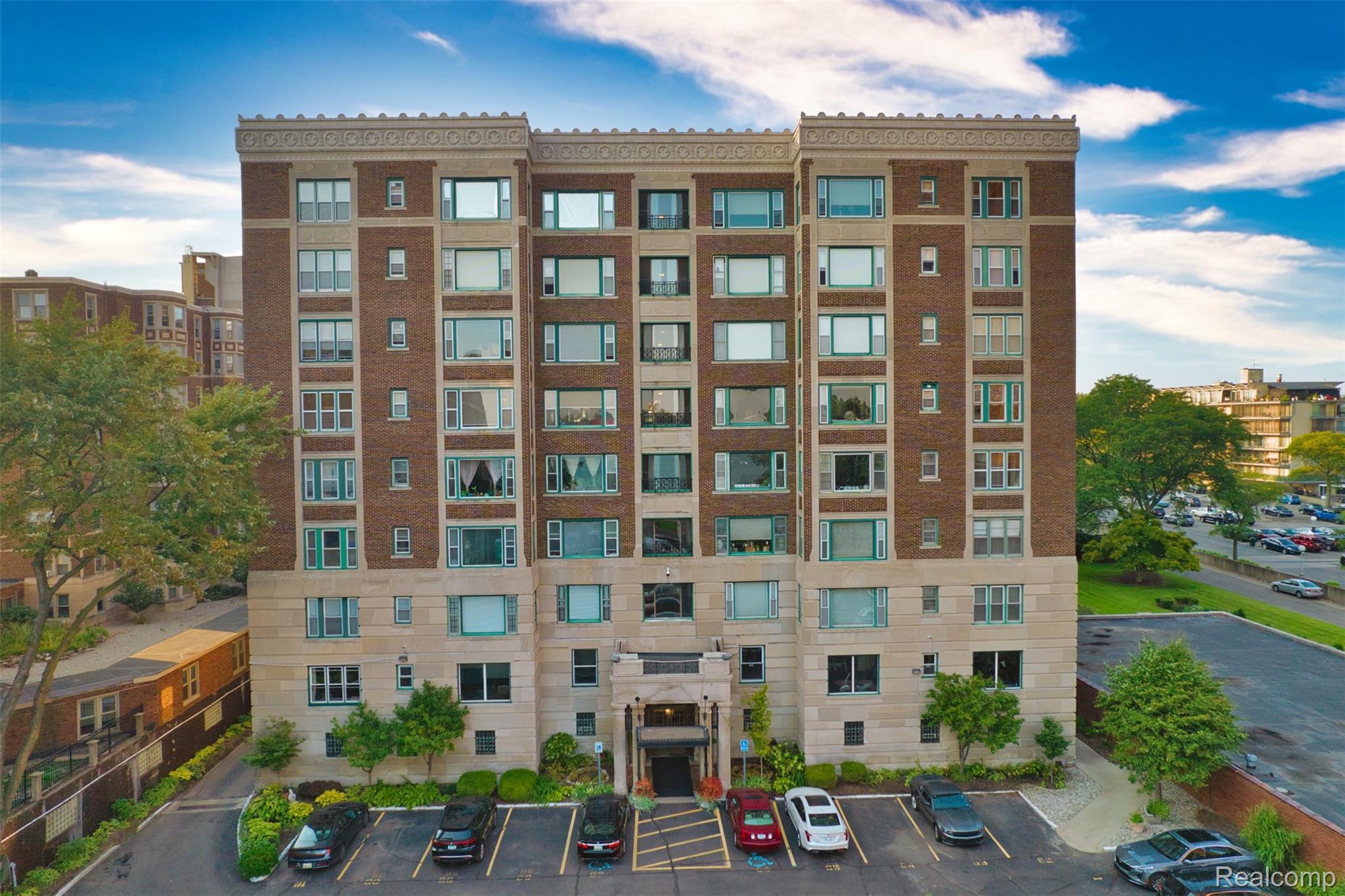 8120 E Jefferson Avenue 1B1