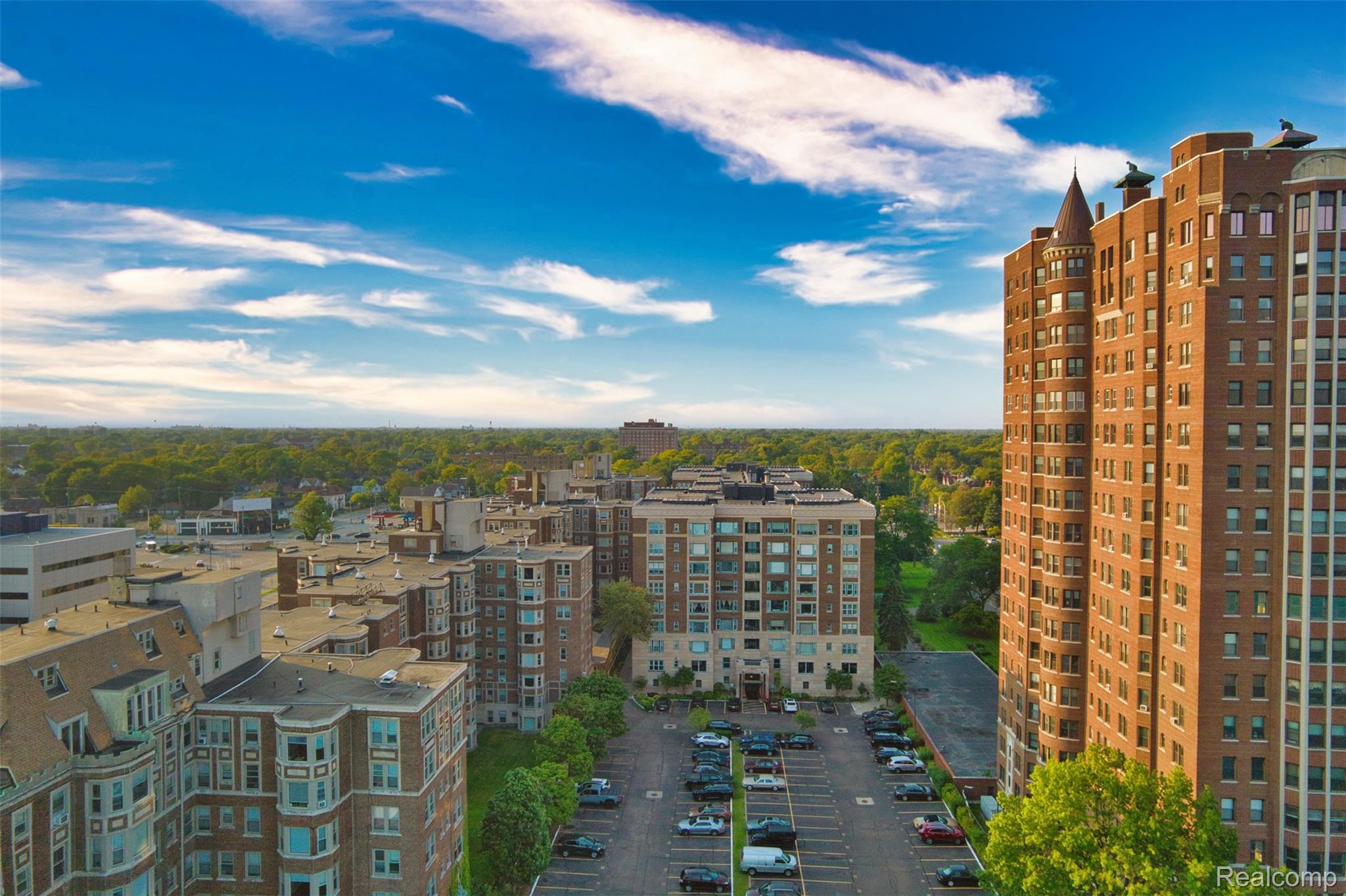 8120 E Jefferson Avenue 1B1