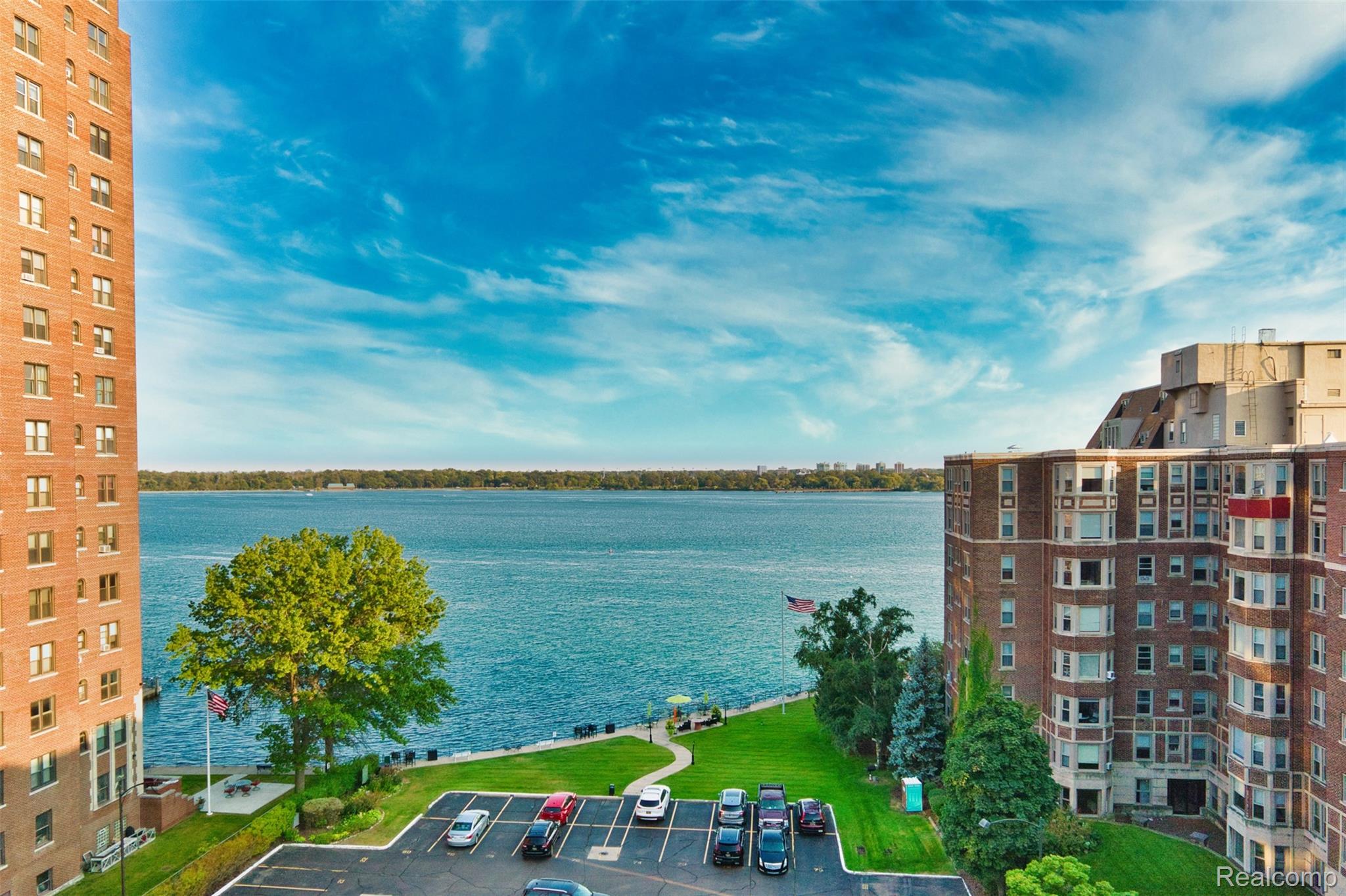 8120 E Jefferson Avenue 1B1