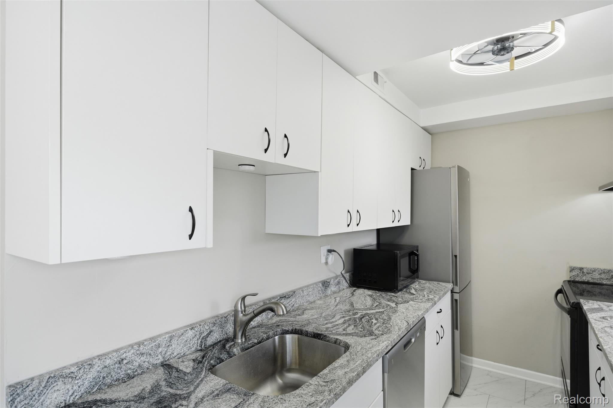 8120 E Jefferson Avenue 1B1