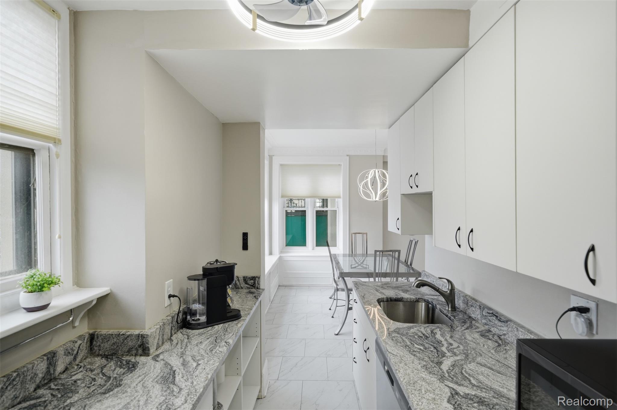 8120 E Jefferson Avenue 1B1