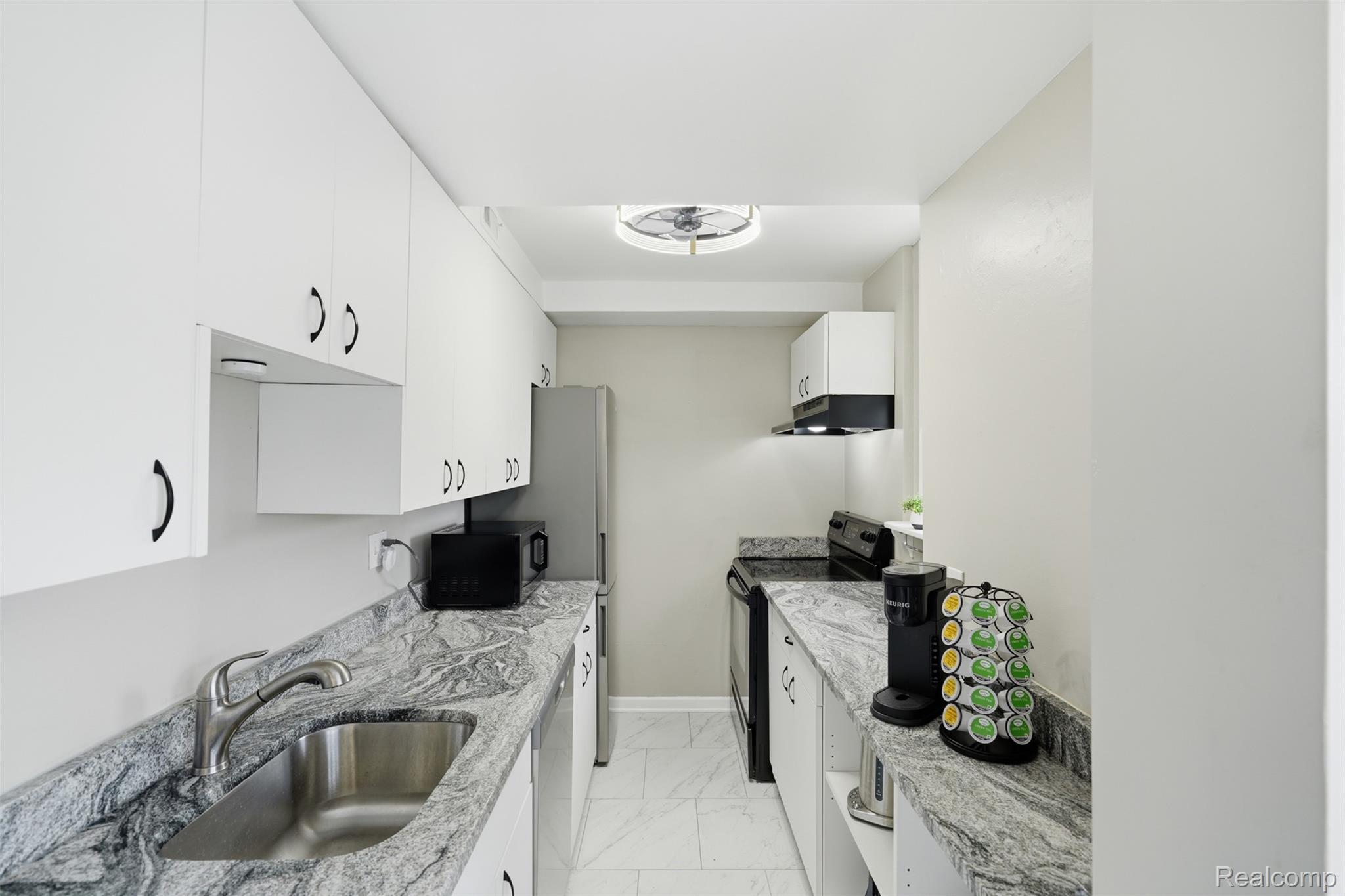 8120 E Jefferson Avenue 1B1