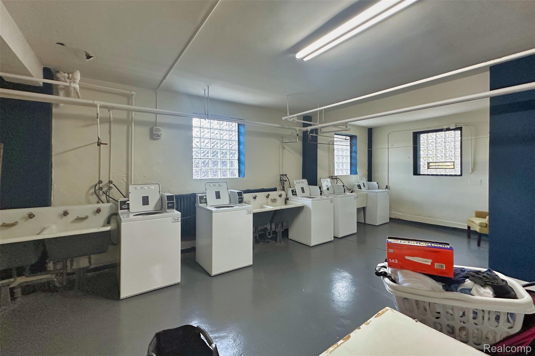 8120 E Jefferson Avenue 1B1