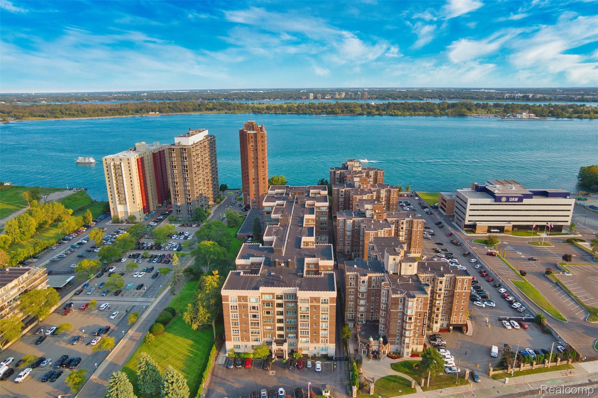 8120 E Jefferson Avenue 1B1