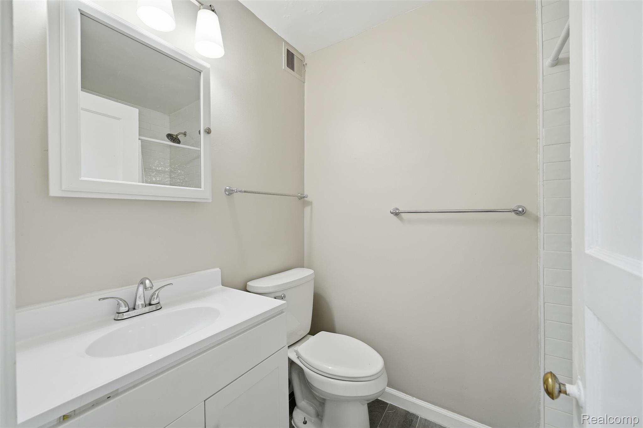 8120 E Jefferson Avenue 1B1