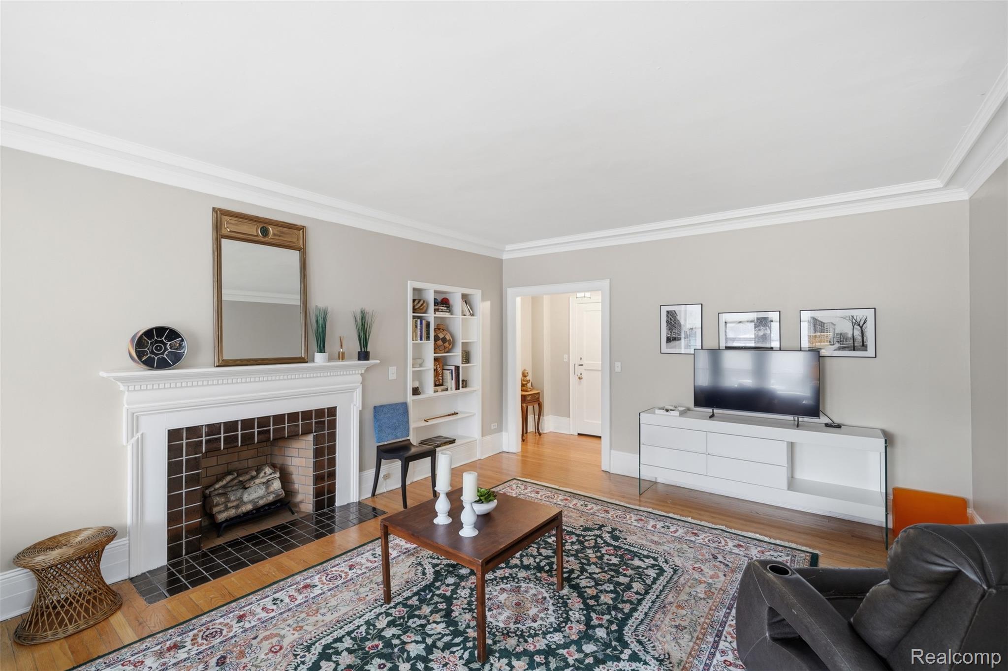 8120 E Jefferson Avenue 1B1