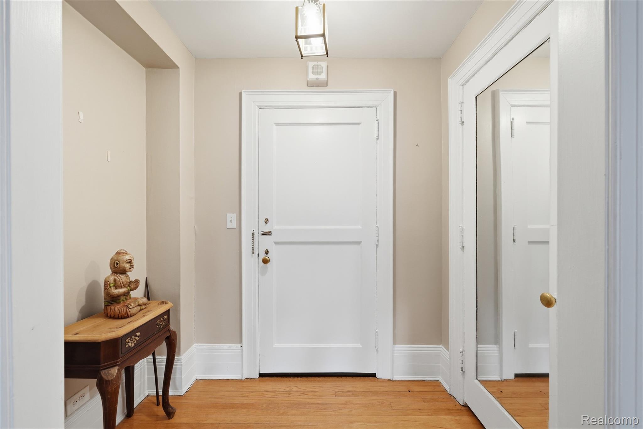 8120 E Jefferson Avenue 1B1