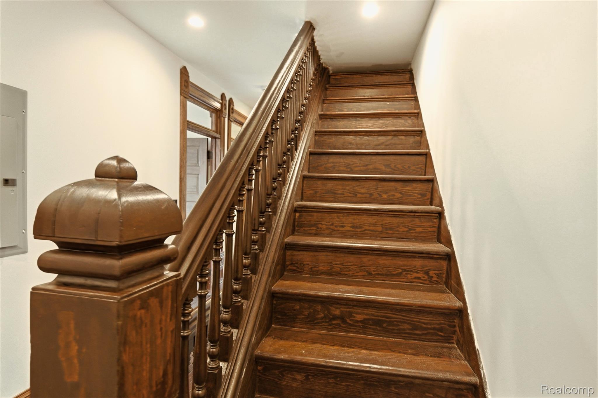 701 W Canfield Street 01