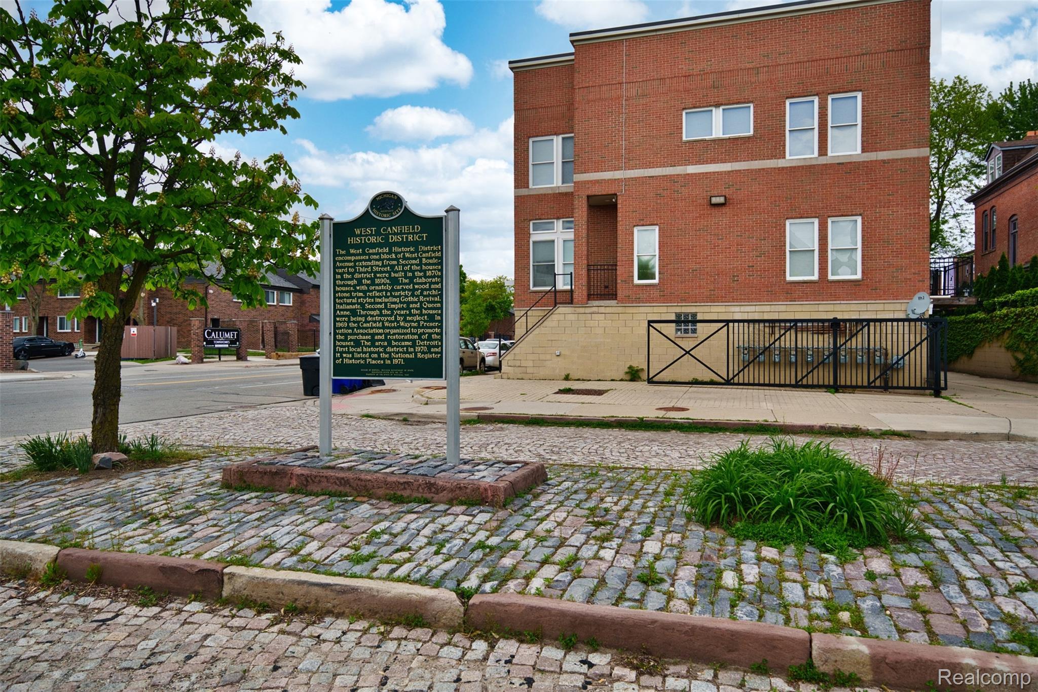701 W Canfield Street 01