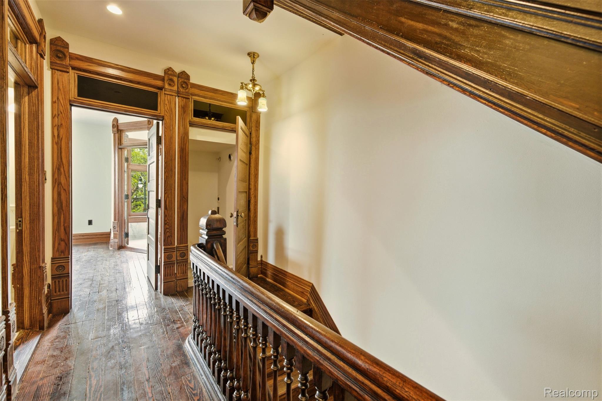 701 W Canfield Street 01
