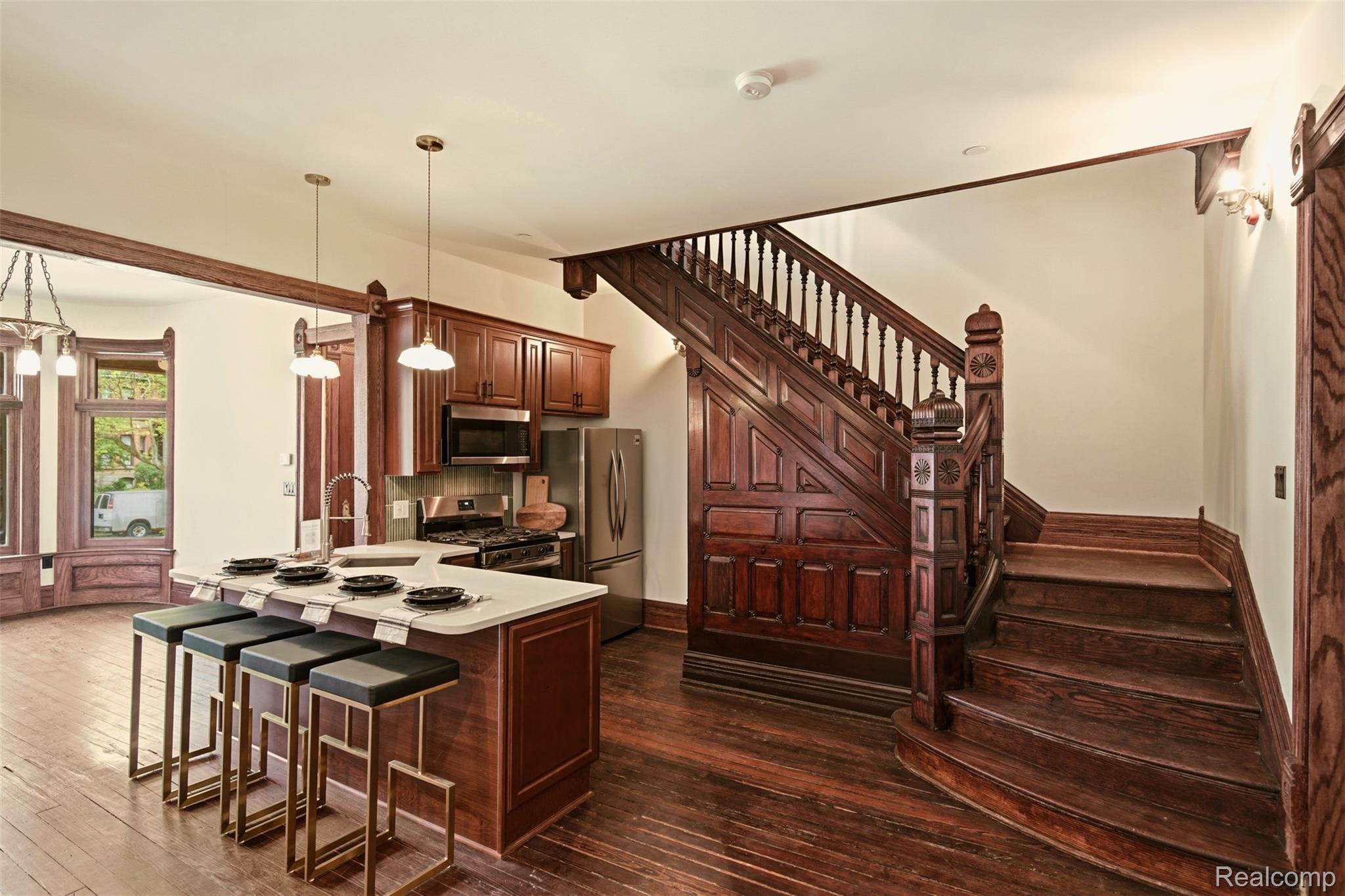 701 W Canfield Street 01