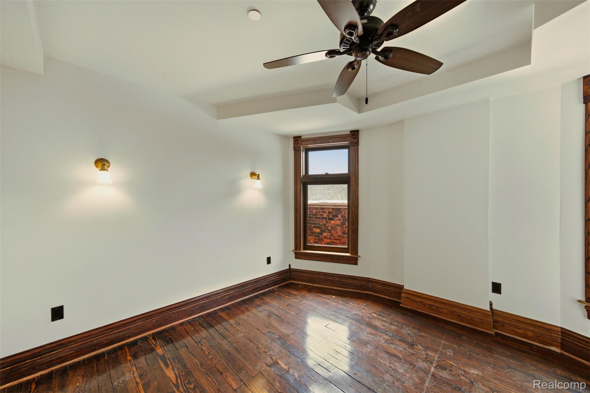 701 W Canfield Street 01