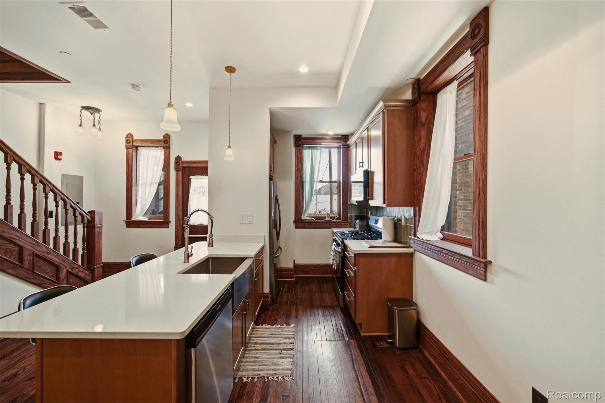701 W Canfield Street 03