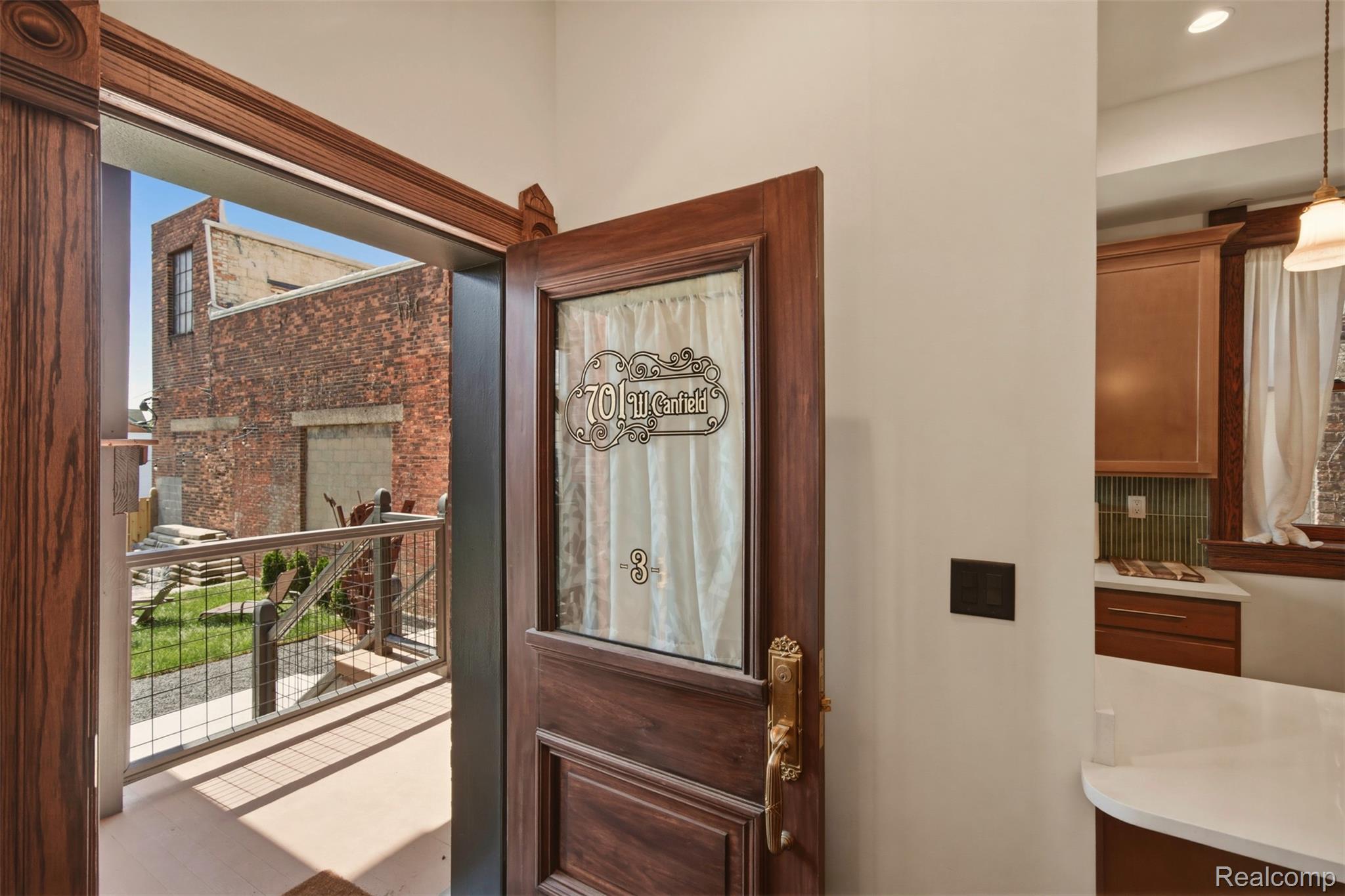 701 W Canfield Street 03