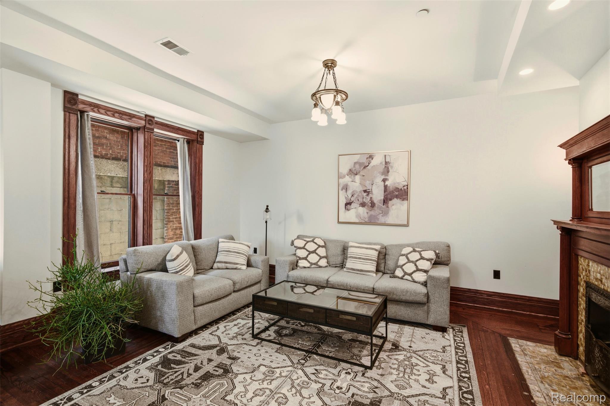 701 W Canfield Street 03
