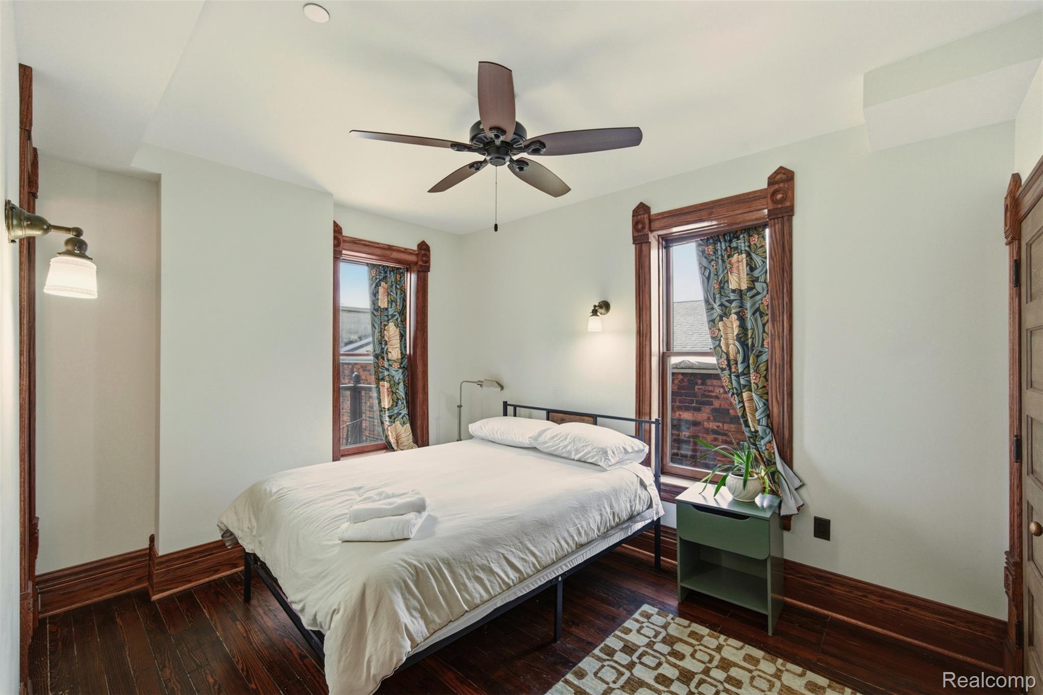 701 W Canfield Street 03