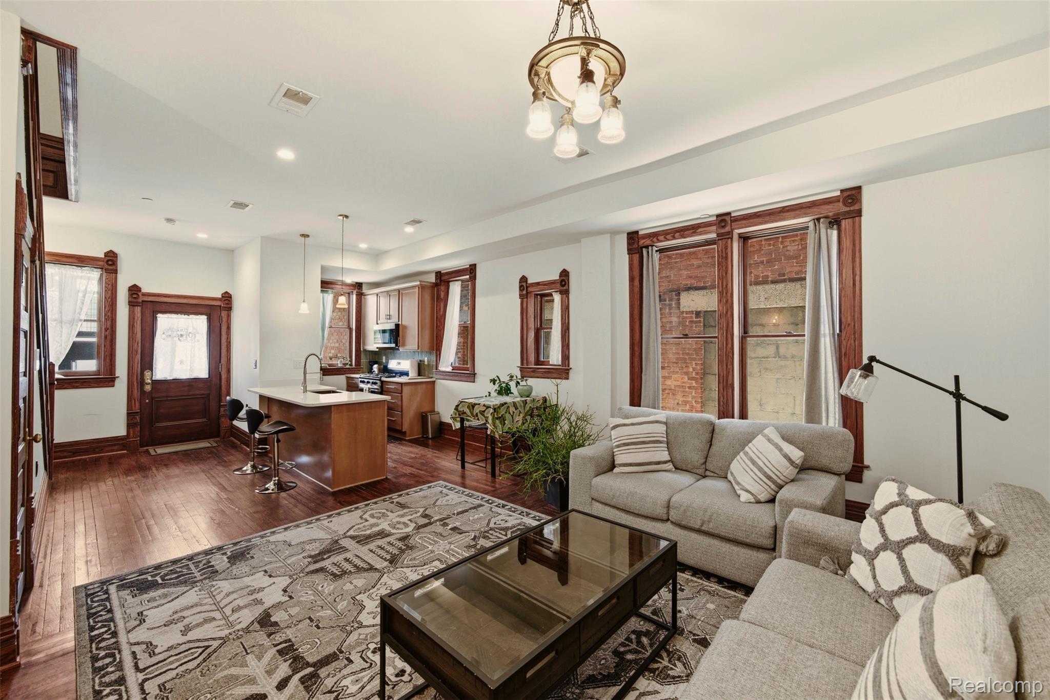 701 W Canfield Street 03