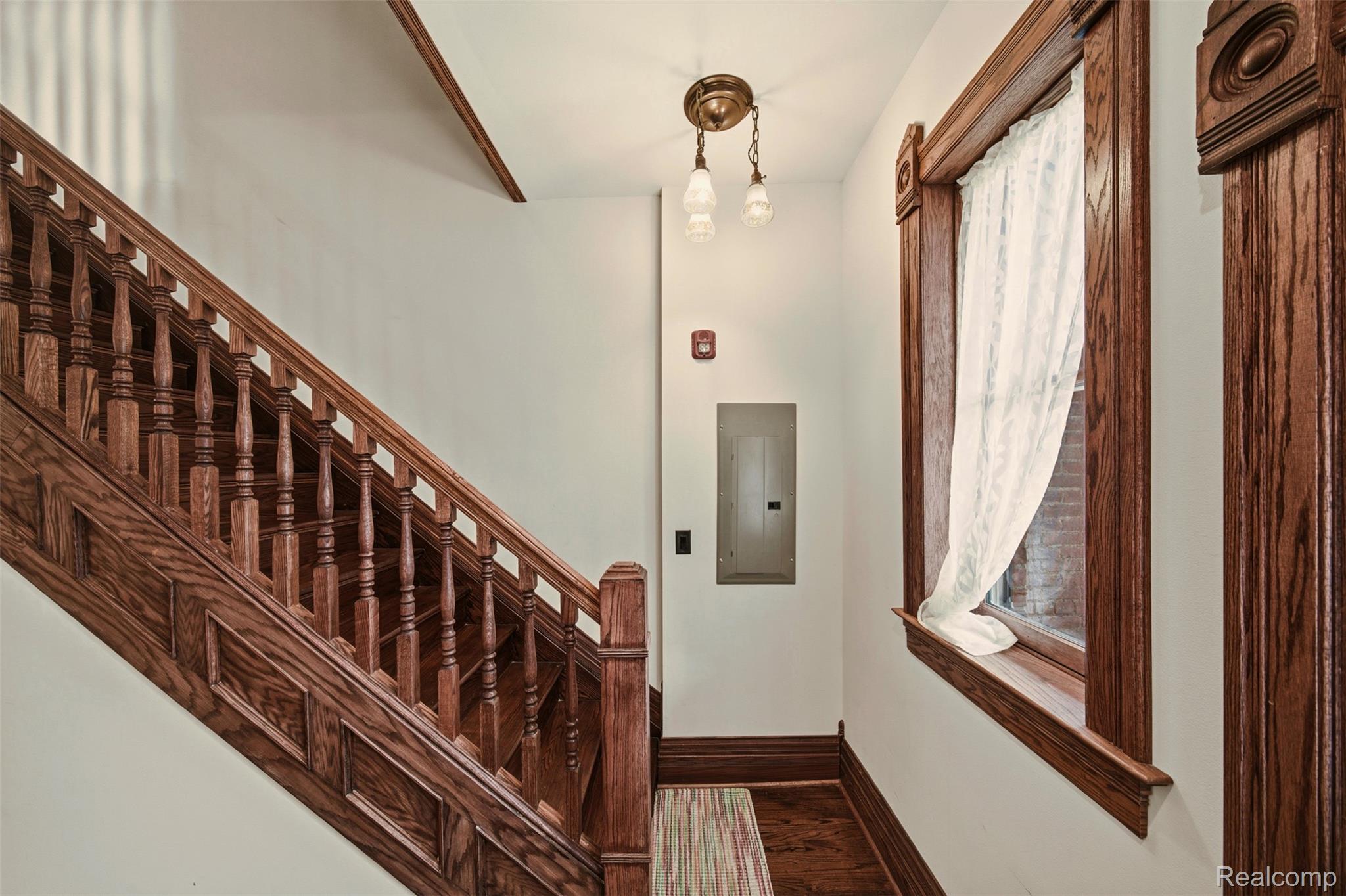701 W Canfield Street 03