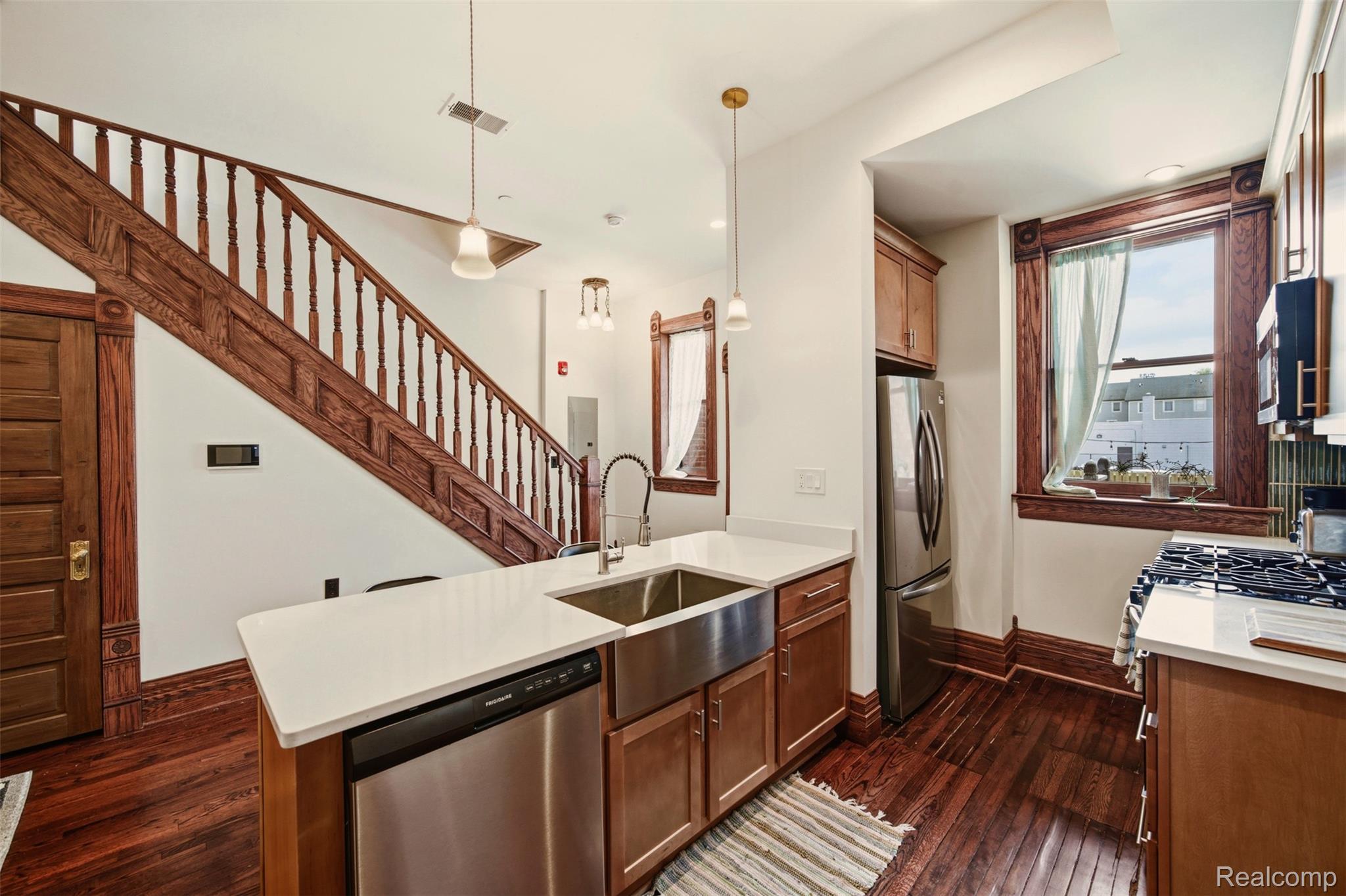 701 W Canfield Street 03