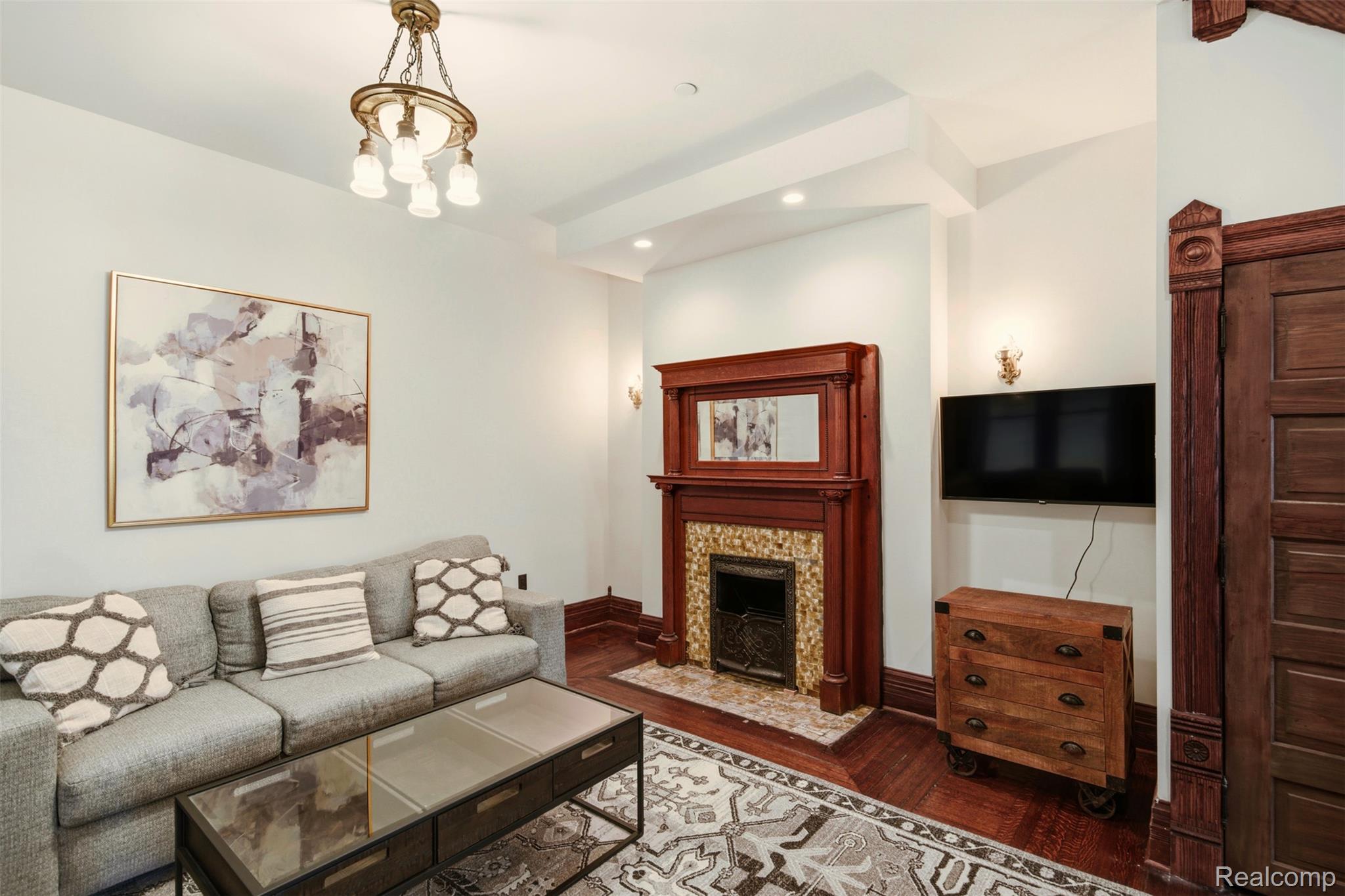 701 W Canfield Street 03
